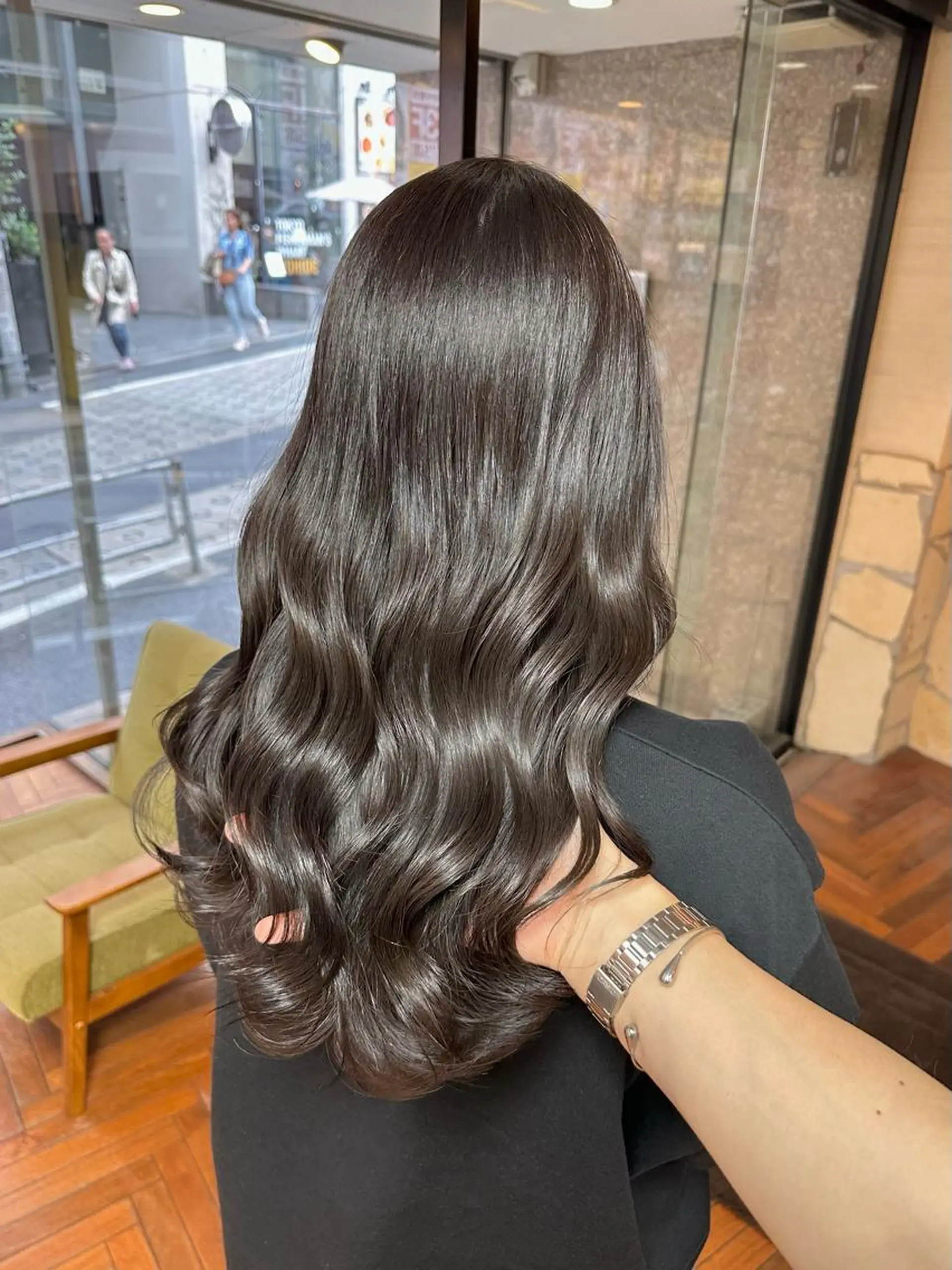 セミロング カラー ブリーチ グレージュ ブリーチなしカラー 矢野 晃平のヘアスタイル