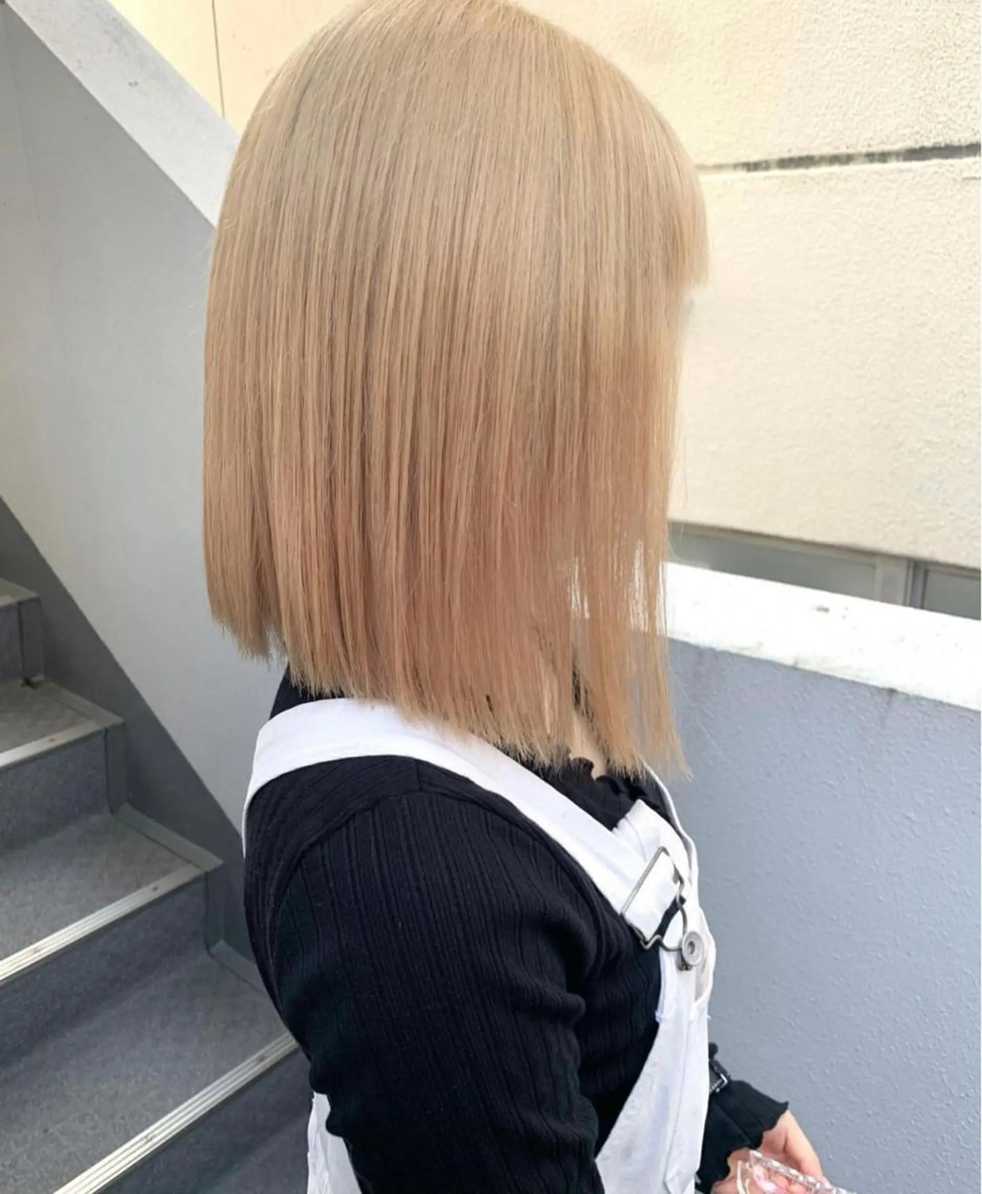 ミディアム カラー ベージュカラー ハイトーンカラー ホワイトベージュ 遠藤沙也加 /レイヤーカットのヘアスタイル