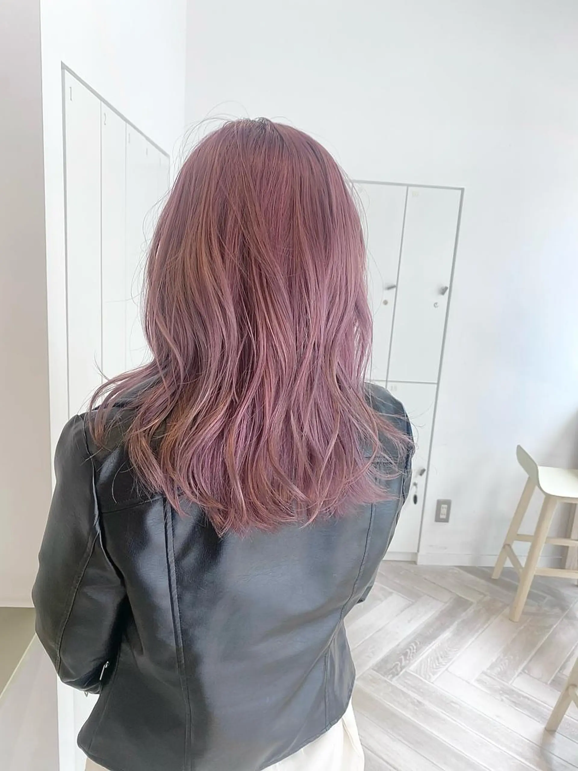 セミロング 雰囲気引き出す ✨大人レディのヘアスタイル