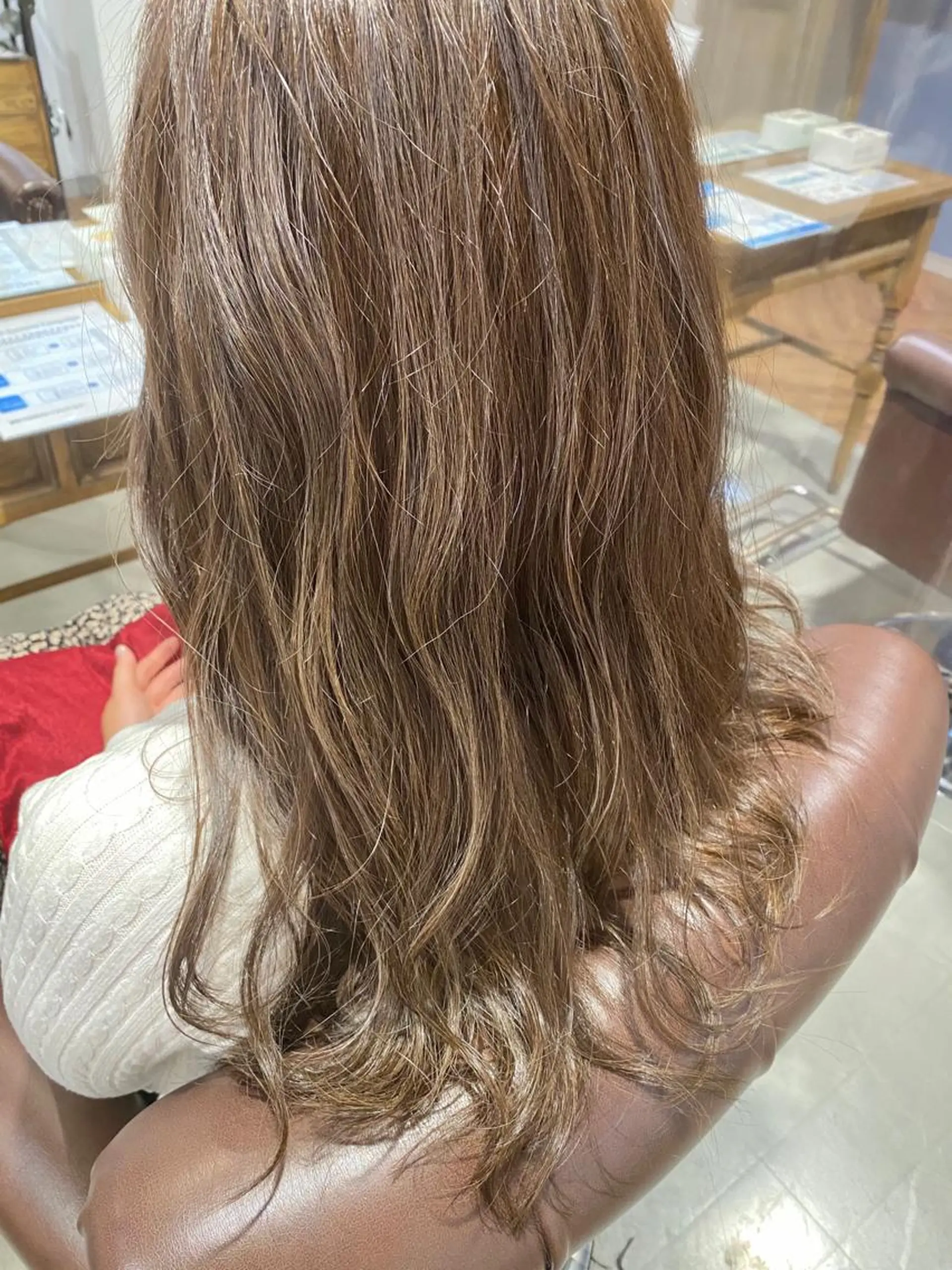 セミロング カラー 透明感カラー グレージュ ハイライトカラー イルミナカラー ハイライト カット ヘアカラー トリートメント 美髪・髪質改善 有田怜平のヘアスタイル
