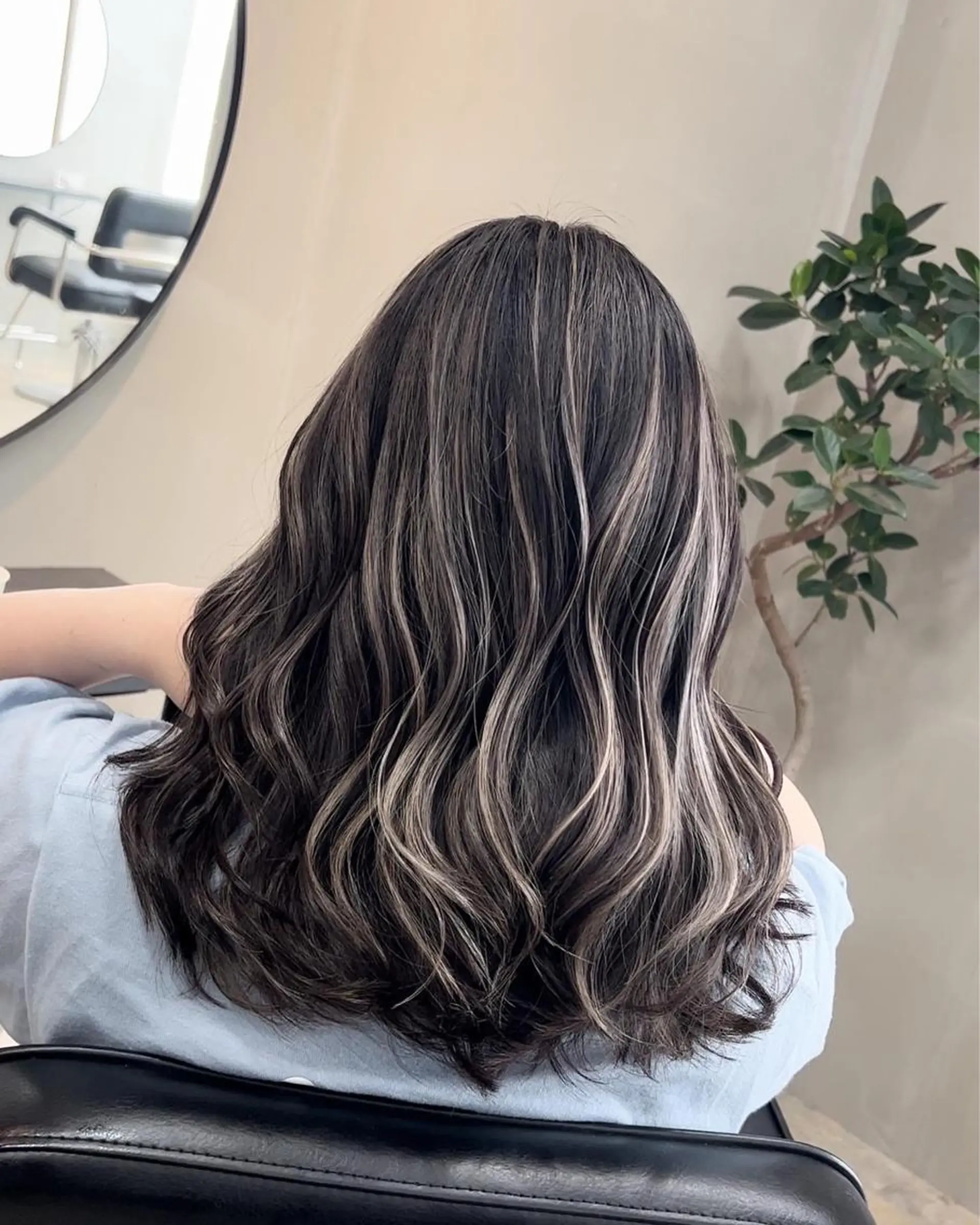 ミディアム カラー リサ tonieのヘアスタイル