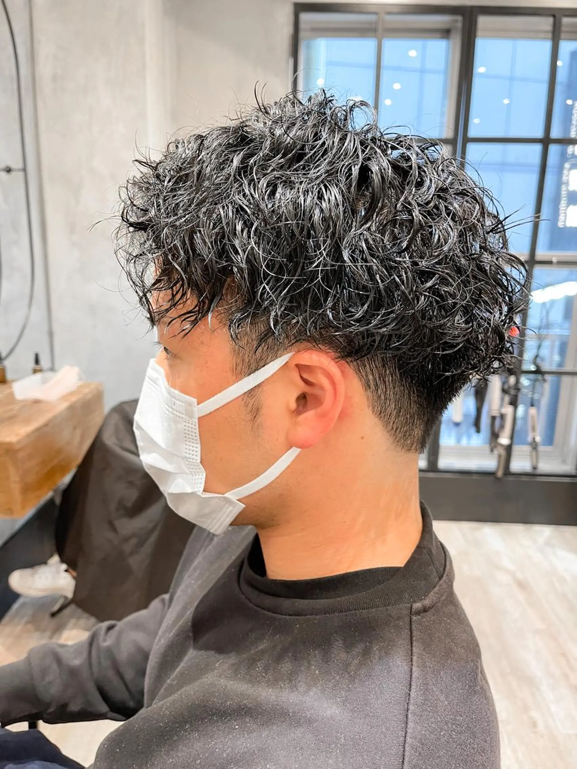 ショート パーマ メンズ センターパート メンズパーマ ツイストスパイラルパーマ スパイラルパーマ カット パーマ トリートメント ヘアセット 新宿メンズ専門 モテ清潔感パーマ特化のヘアスタイル