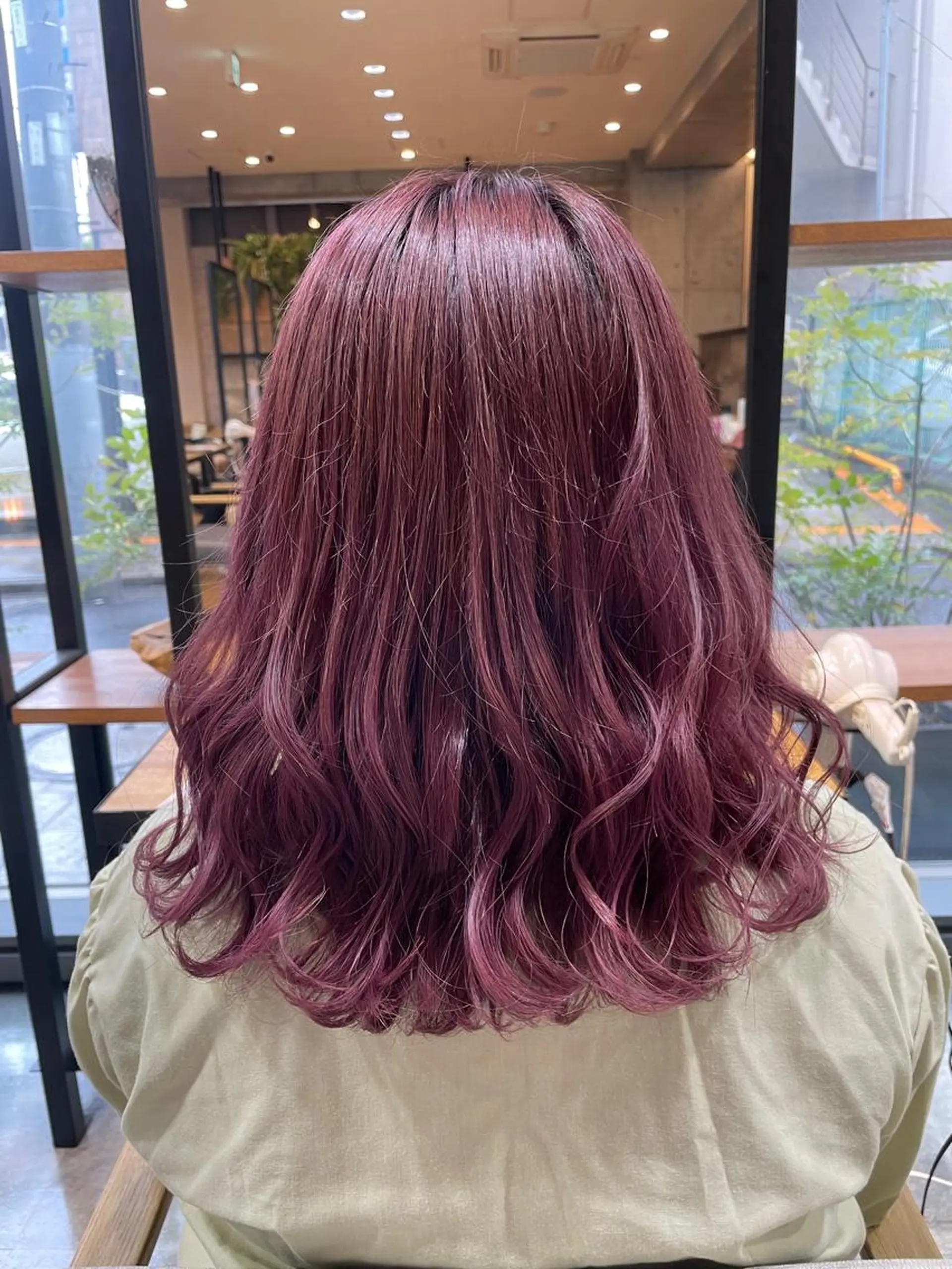 ミディアム カラー 齋藤 結愛のヘアスタイル