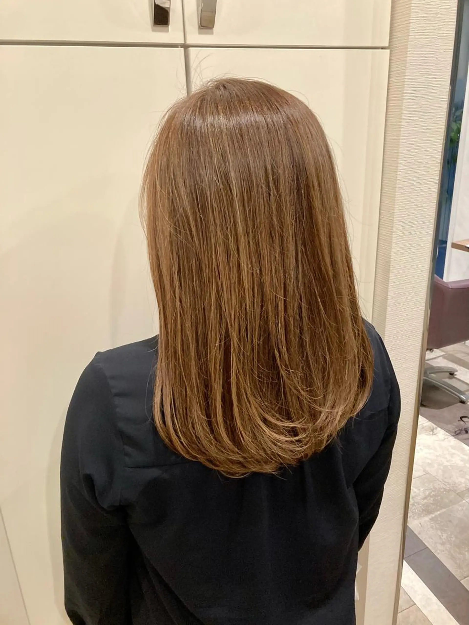 セミロング カラー ベージュカラー イルミナカラー 松岡 知のヘアスタイル