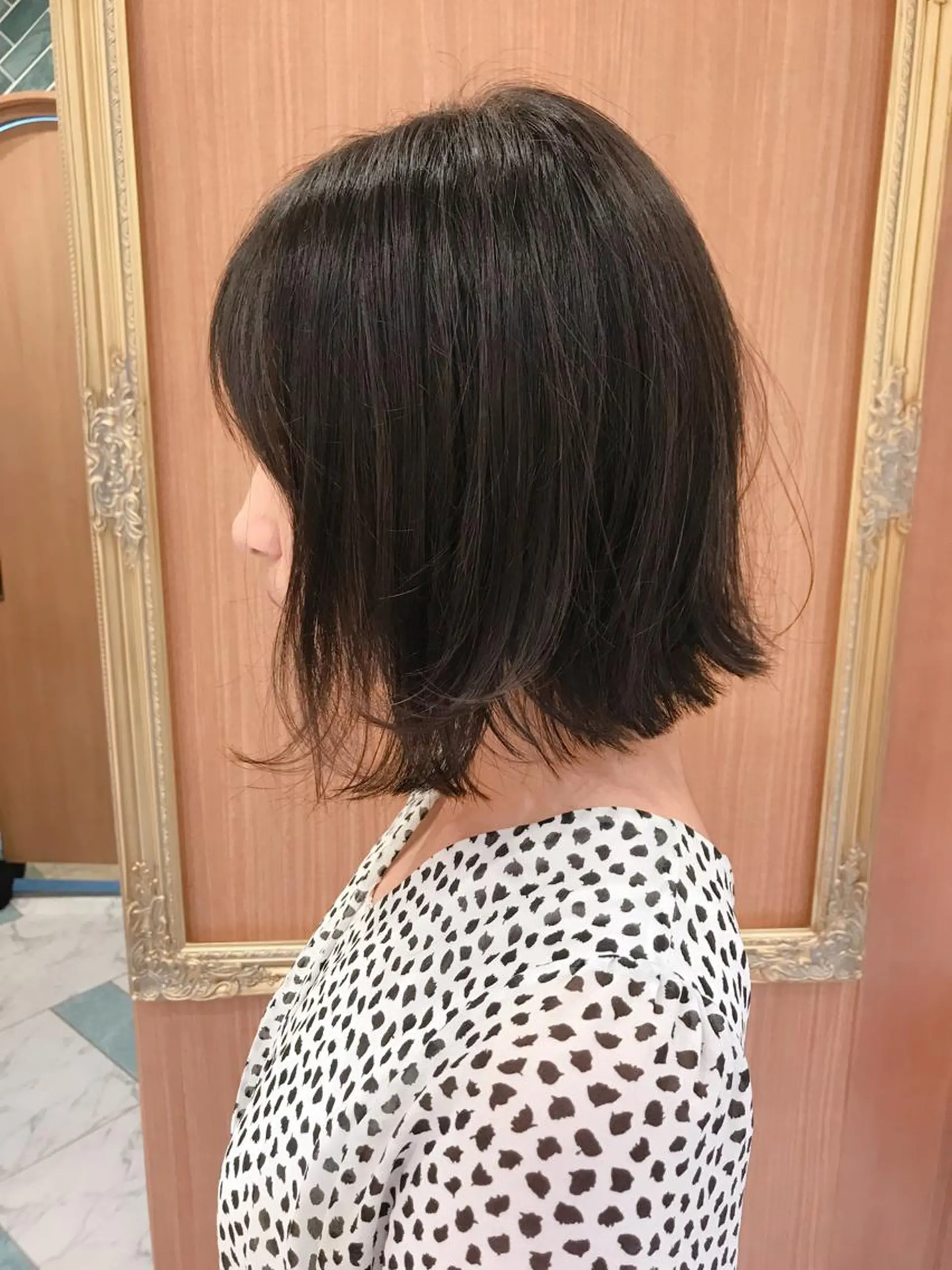 ショート 切りっぱなしボブ 前下がりボブ ボブ 外ハネヘア Lond enikaのヘアスタイル