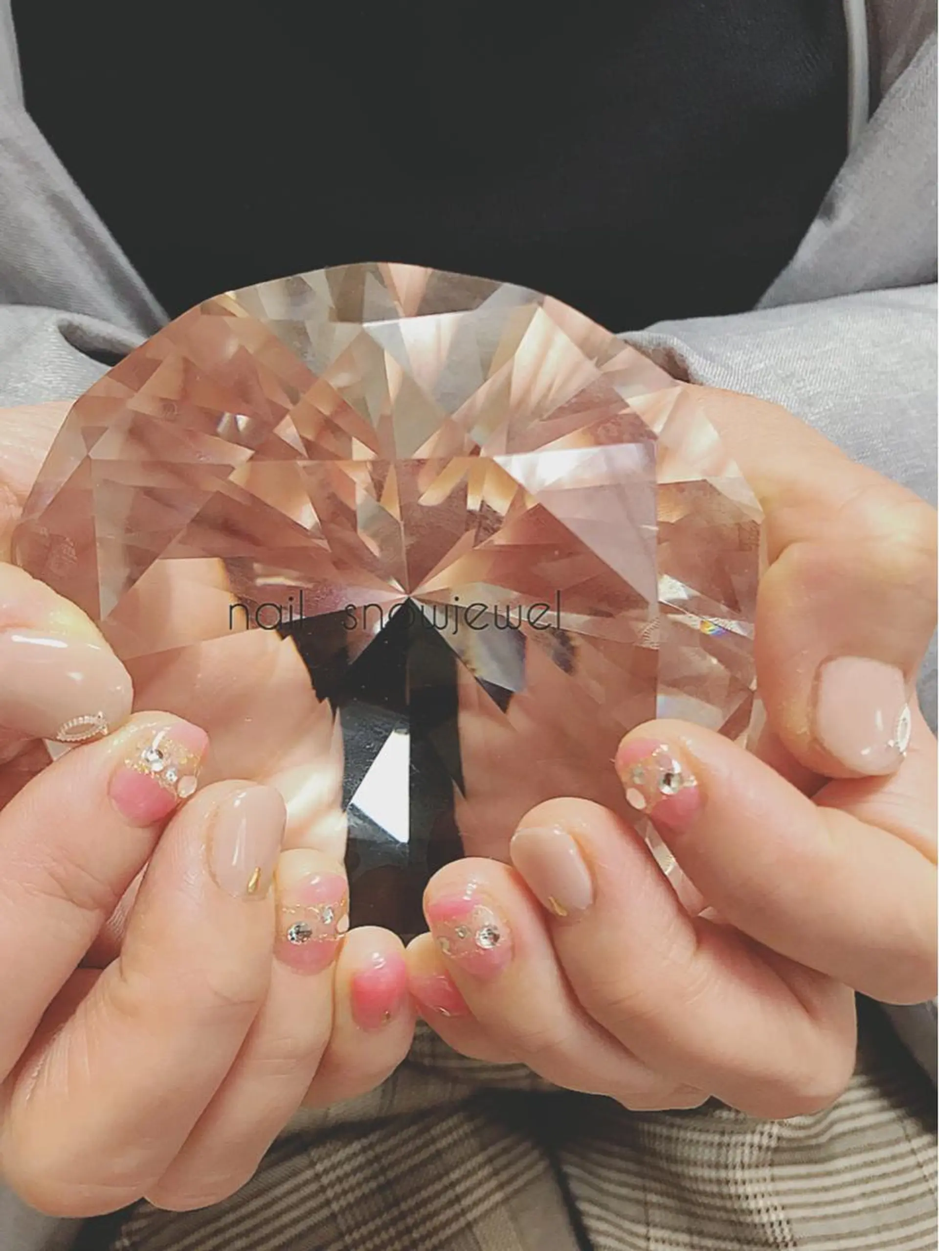 ネイル フレンチネイル ストーンネイル nail snowjewelのネイルデザイン