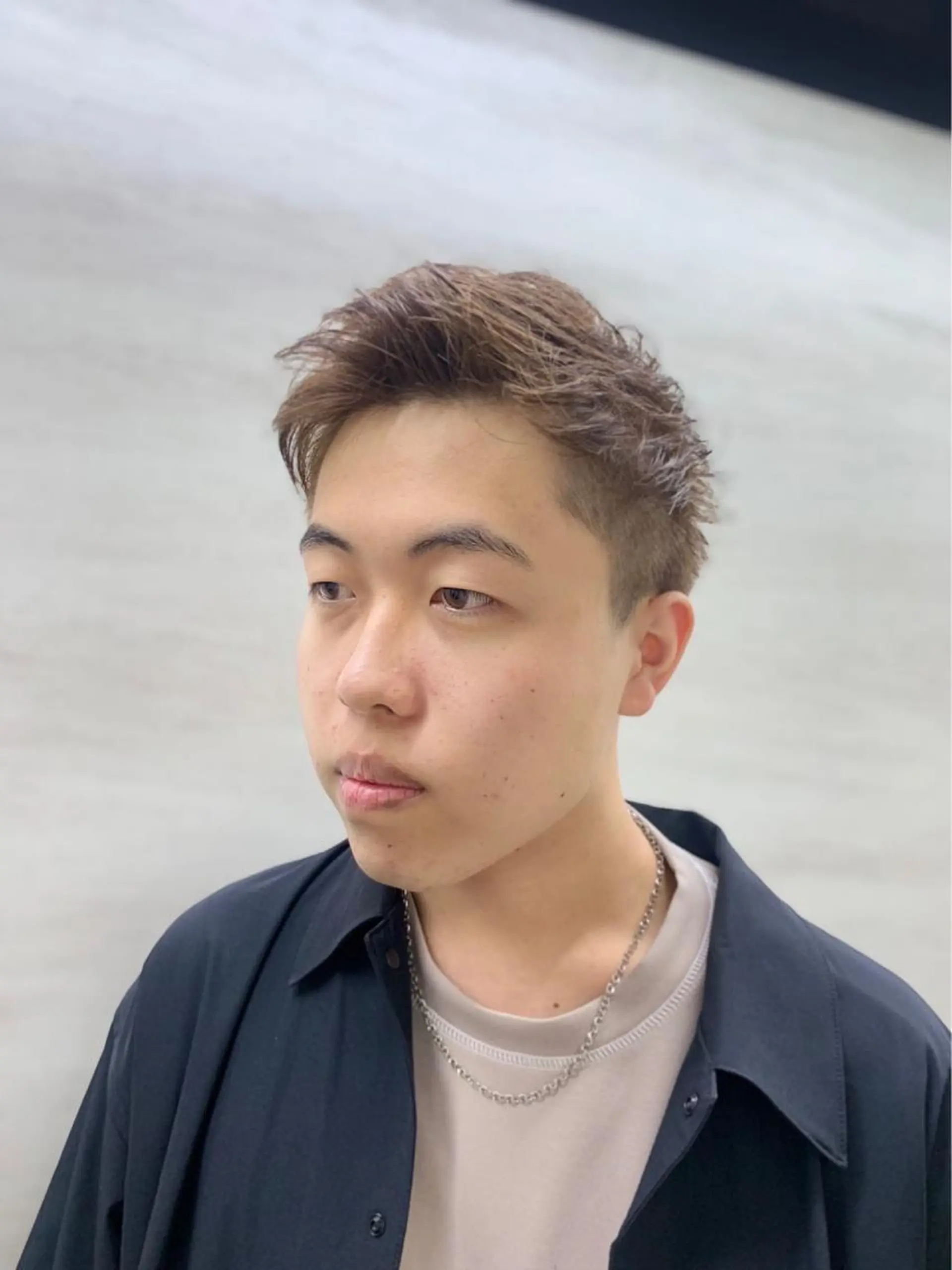 ショート カラー メンズ 足立 遼太朗のヘアスタイル