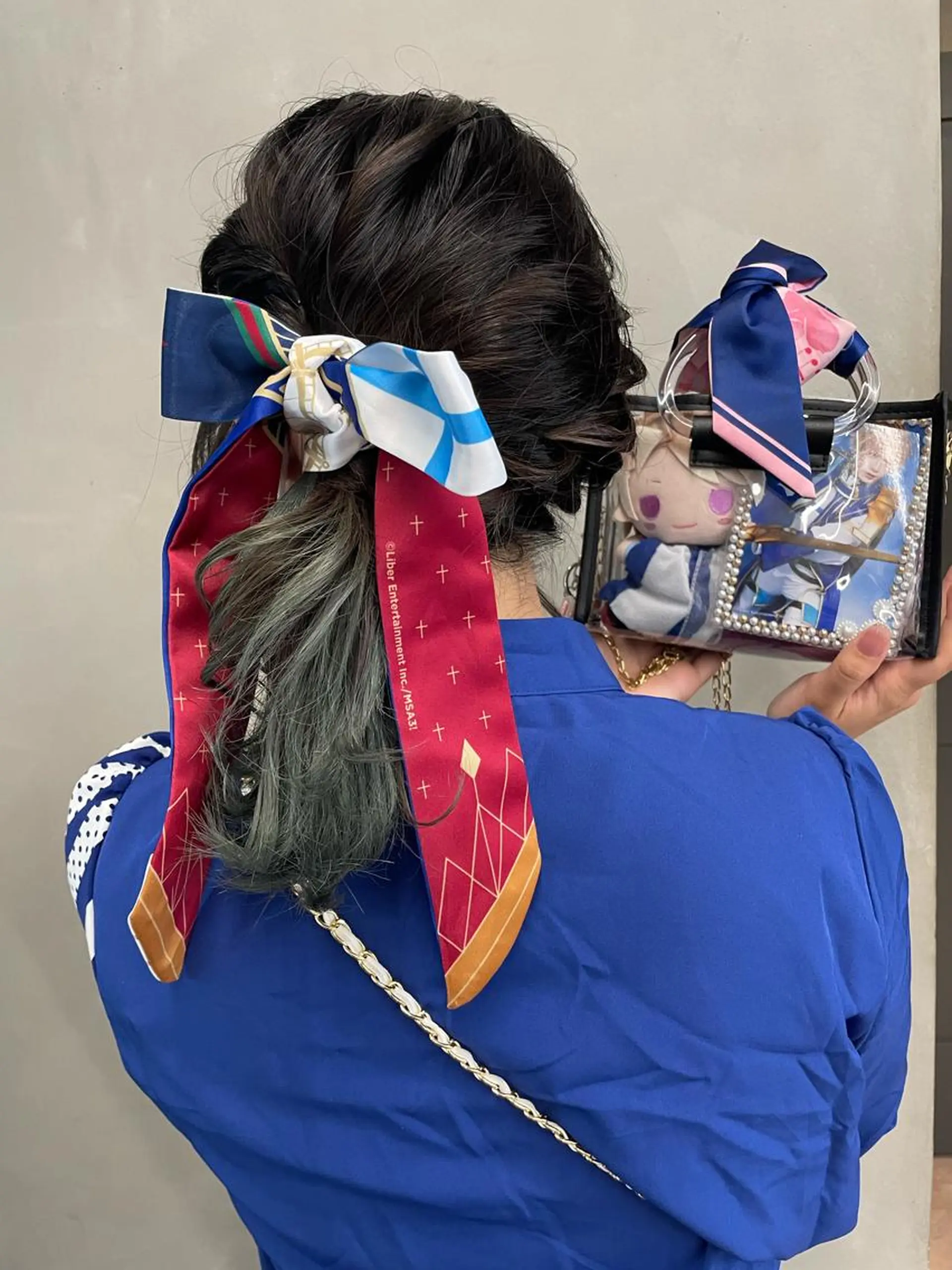 セミロング ヘアアレンジ インナーカラー 推し ブリーチ  髪質改善のヘアスタイル