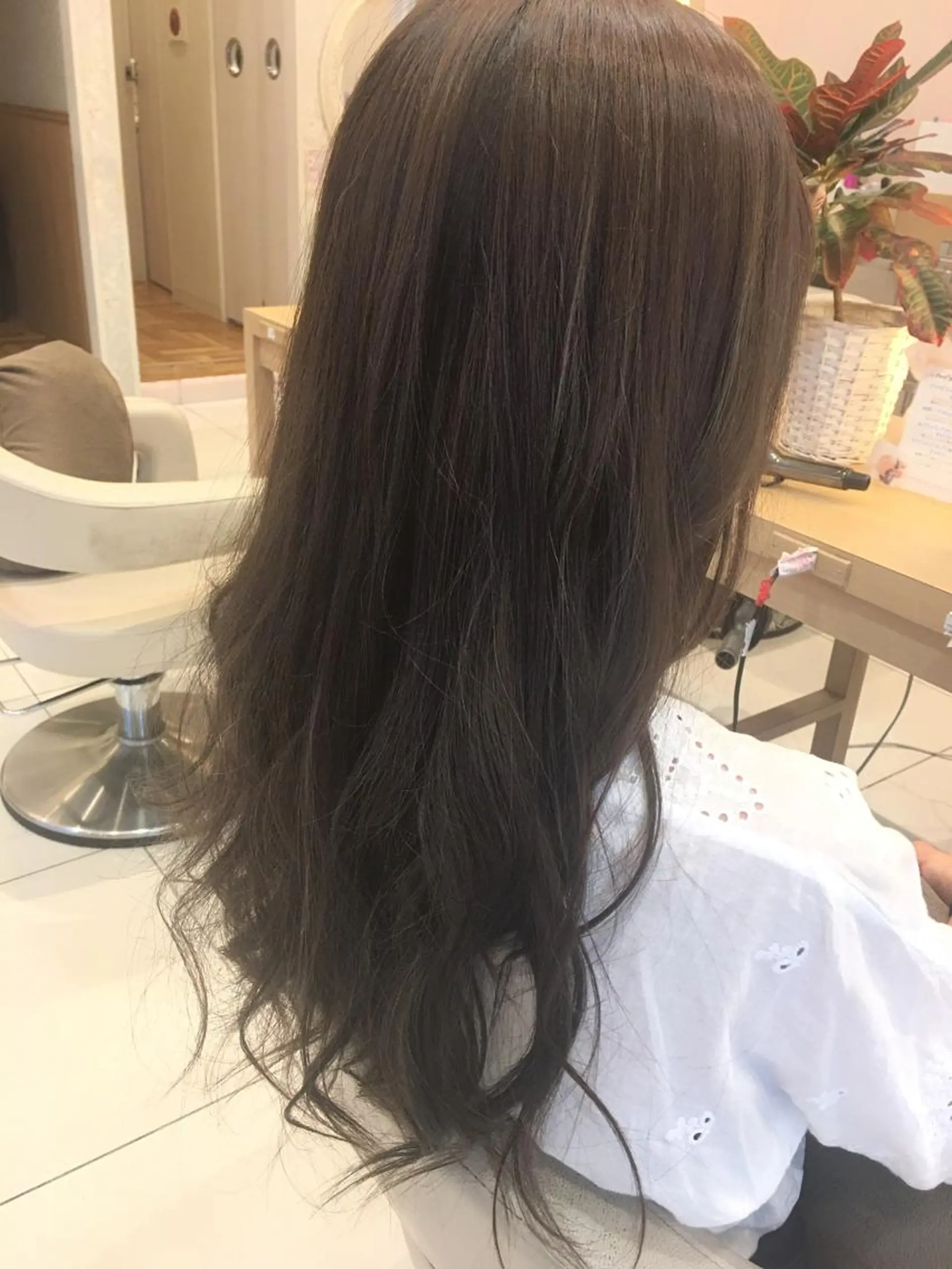 セミロング カラー グレージュ 小田原NO1 美容師 飯田飛翔のヘアスタイル