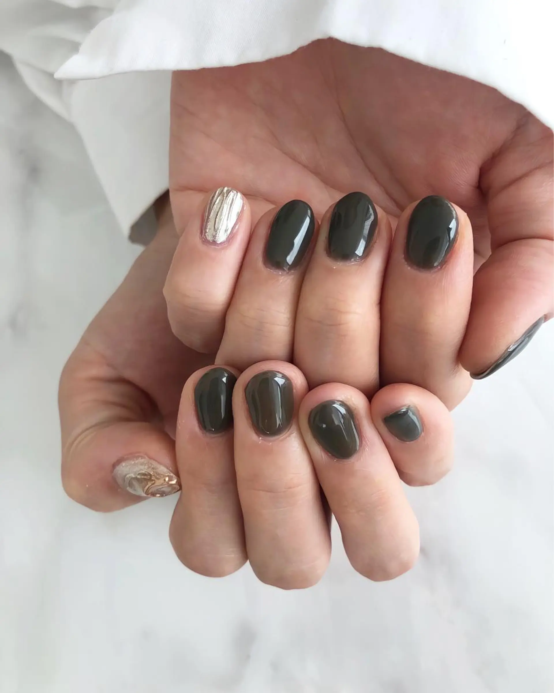 ネイル アートネイル ボルドー ニュアンスネイル ワンカラーネイル 夏ネイル ハンドネイル ere beauty nailのネイルデザイン