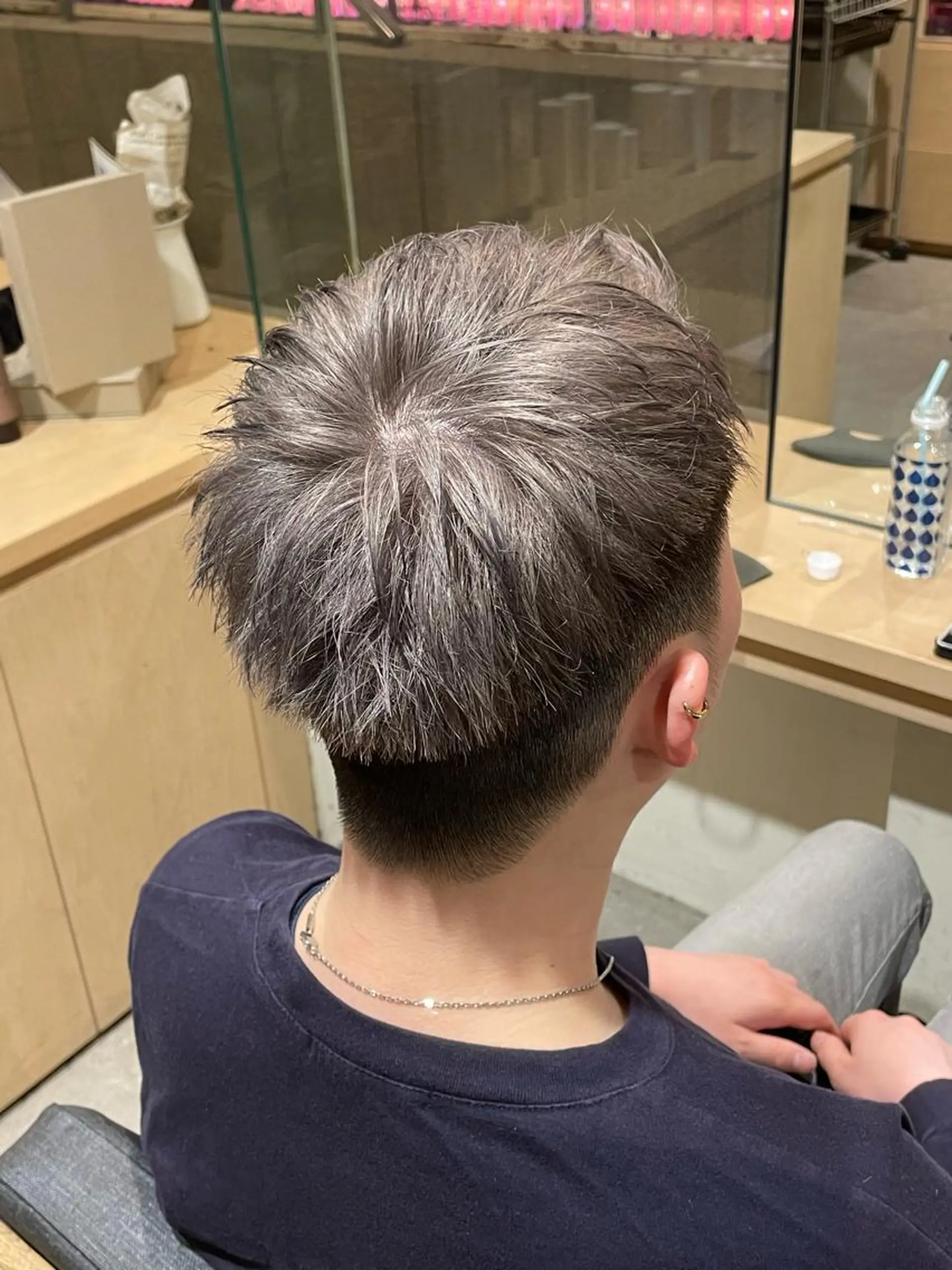 カラー メンズ シルバー Le'a所属・渋谷/フェード/ 國分 翔のヘアスタイル