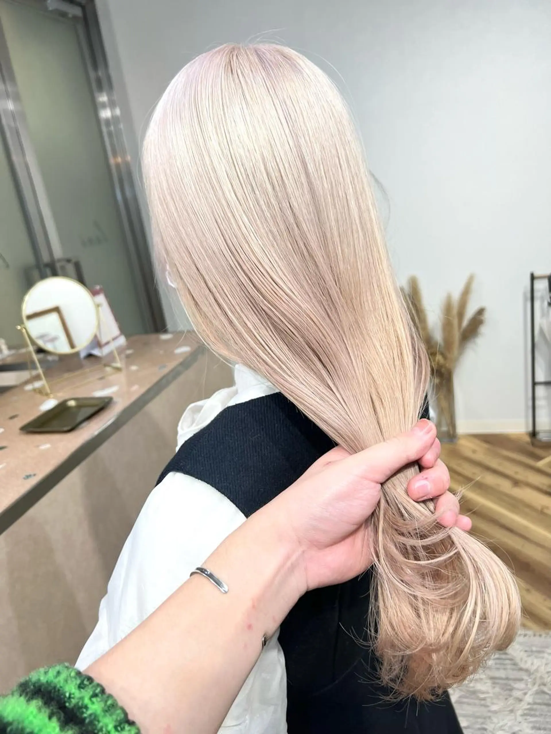 ロング カラー バレイヤージュ ブリーチ ケアブリーチ ハイライトカラー インナーカラー ヘアカラー トリートメント lani ブリーチ /ダブルカラーのヘアスタイル