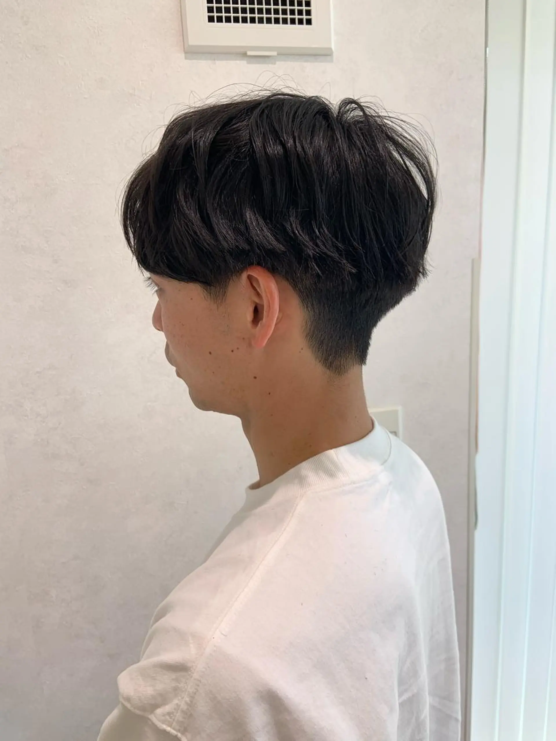 ショート パーマ メンズ マッシュ メンズパーマ ハイトーンカラー🤍 山下 優華のヘアスタイル