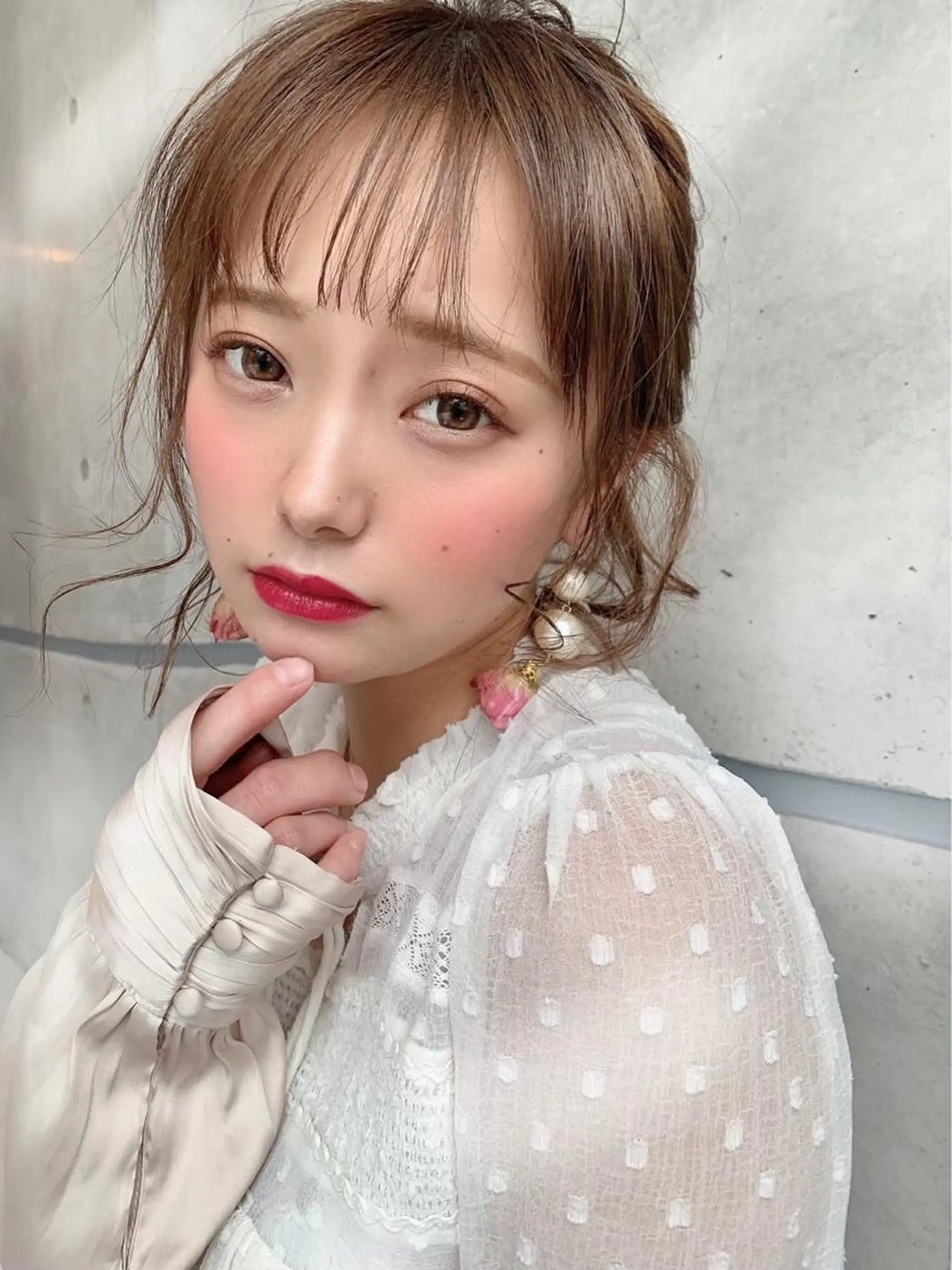 ミディアム カラー レイヤーカット 透明感カラーのヘアスタイル