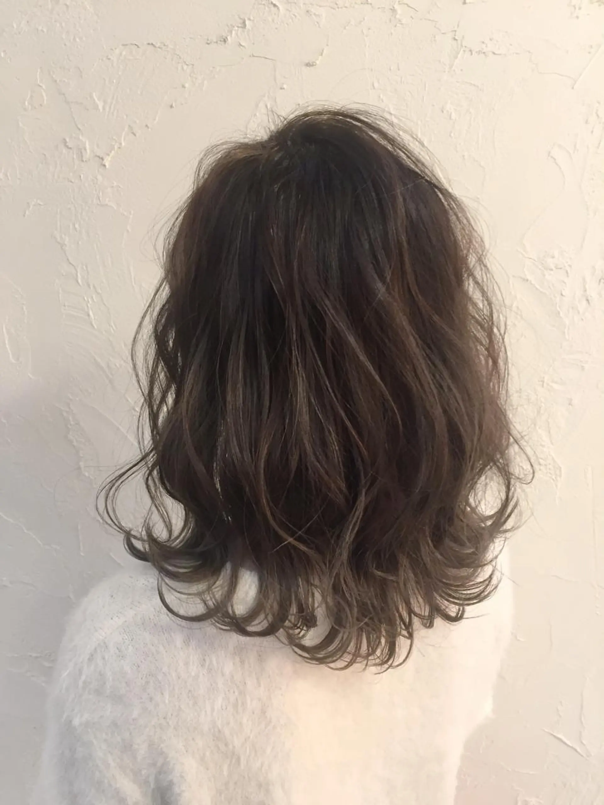 ミディアム カラー グラデーションカラー カット ヘアカラー 韓国レイヤー外国人風 透明感カラー髪質改善のヘアスタイル