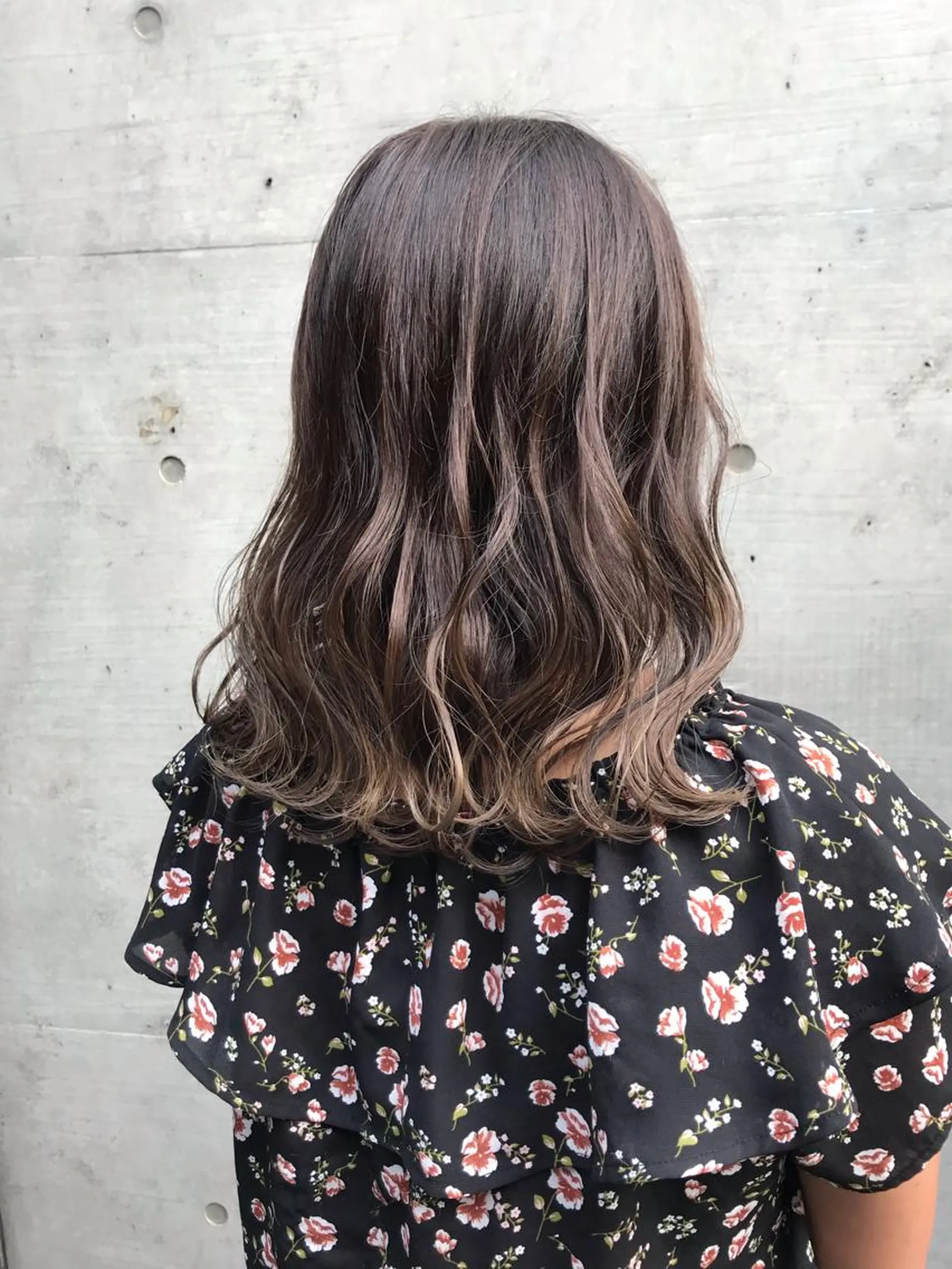 ミディアム カラー ベージュカラー ブラウンカラー チョコレートブラウン ハイライトカラー ハイライト ヘアカラー 店長担当🌟 矢吹ガブリエル🌟のヘアスタイル