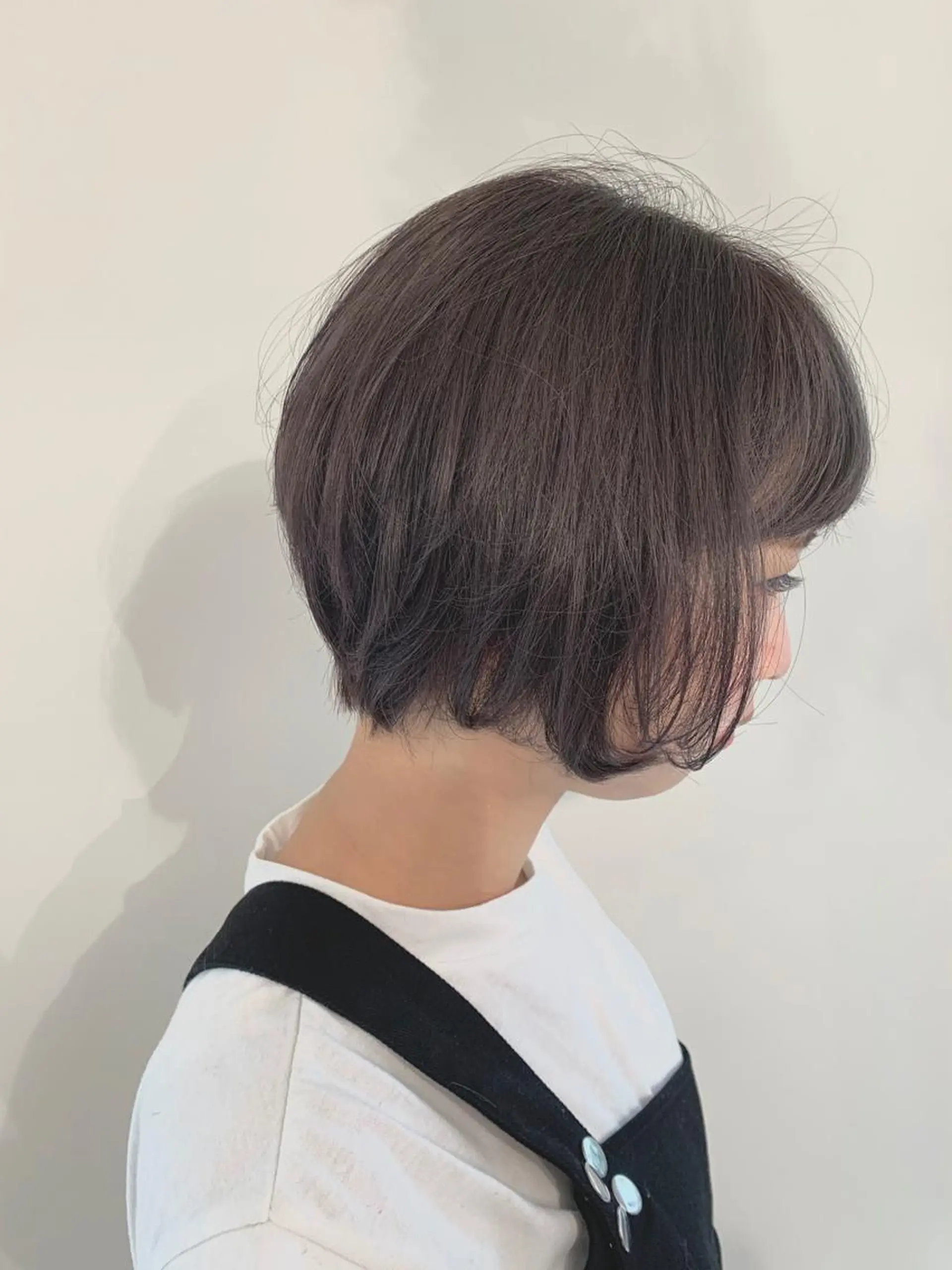 ショート カラー パーマ ヘアアレンジ ショートボブ ブリーチ シルバー ボブ ショートヘア 加藤 綾華のヘアスタイル