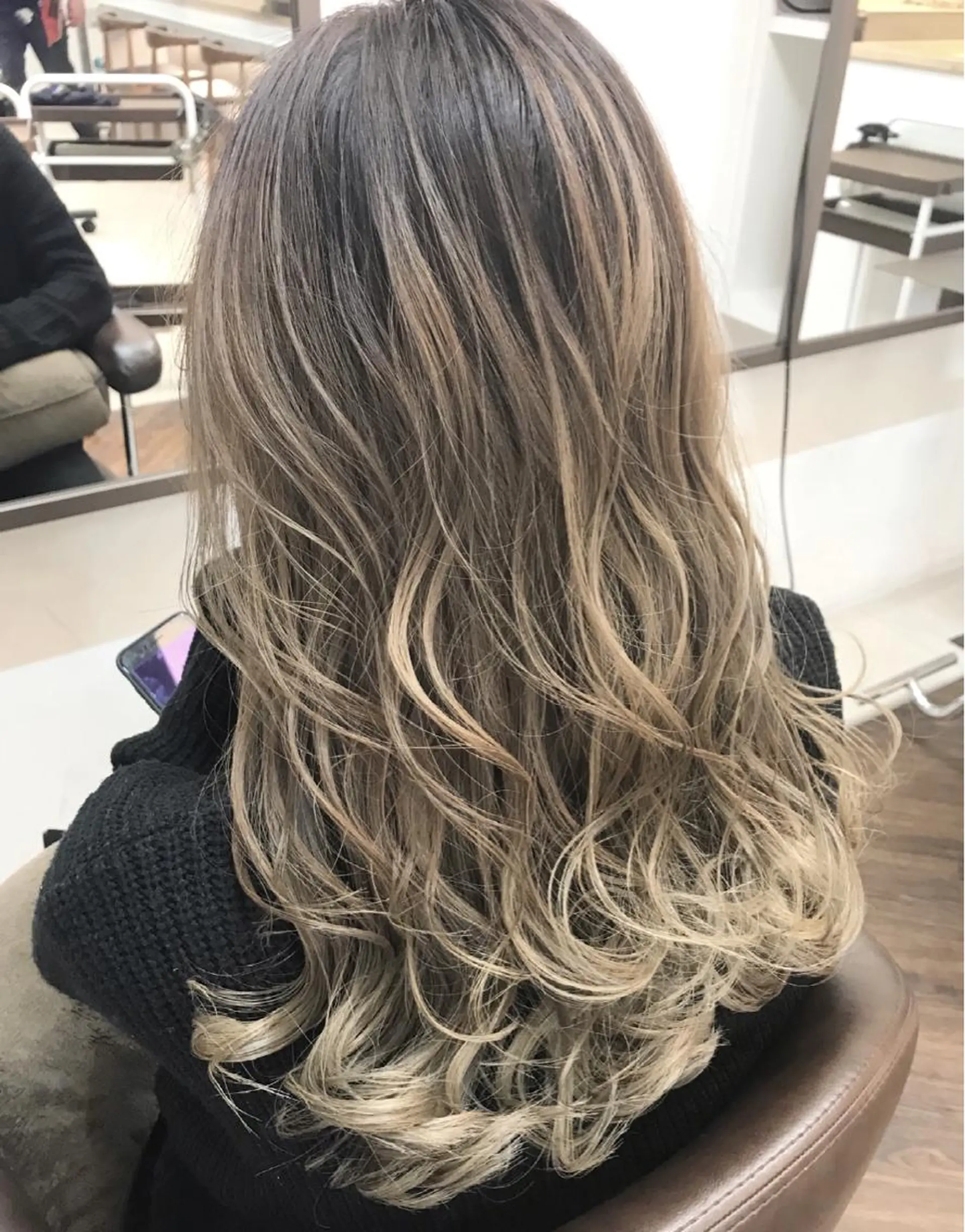 ロング カラー パーマ ヘアアレンジ バレイヤージュ ブリーチ グレージュ レイヤーカット APSEE メンズカラー特化のヘアスタイル