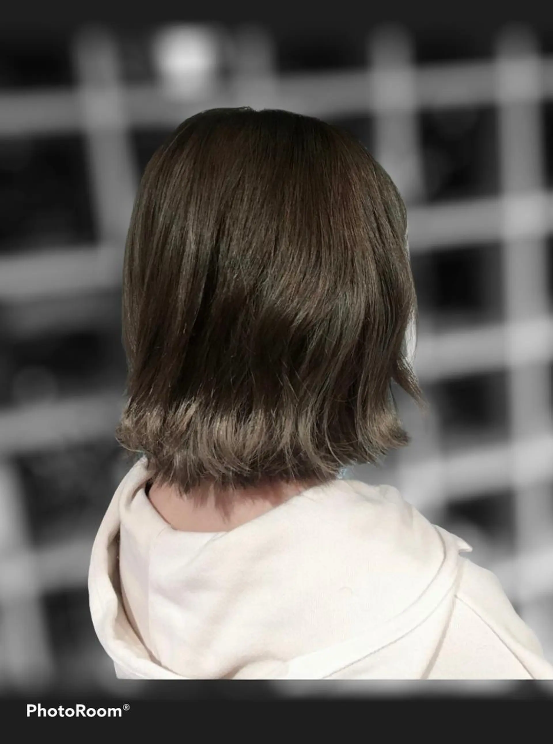 ショート カラー ベージュカラー ブリーチ ボブ 外ハネヘア 透明感カラー/ボブ 今気になること占う人のヘアスタイル