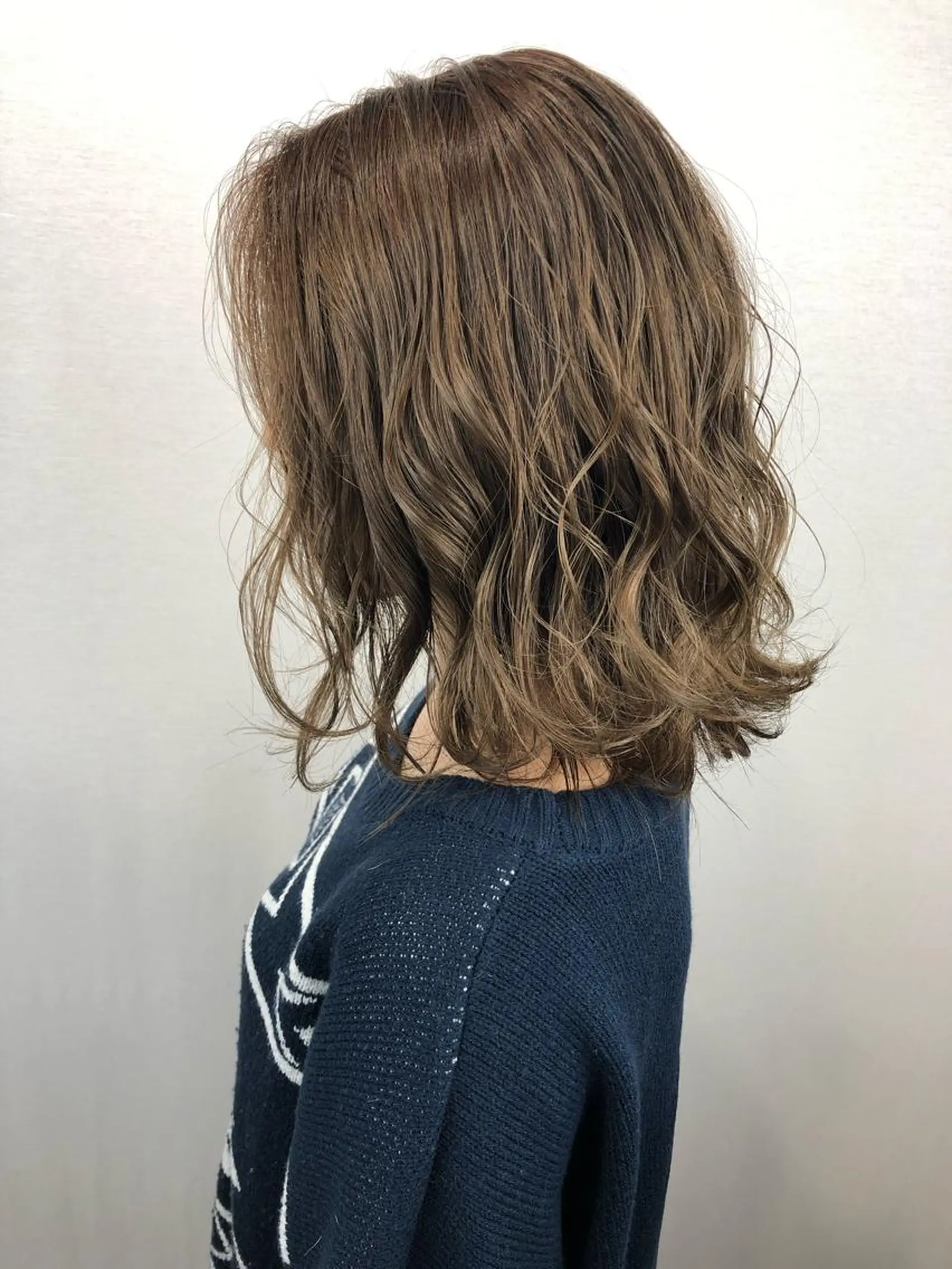 ミディアム カラー アッシュ ダブルカラー ミルクティーアッシュ ヘアカラー 2nd所属・🤍2nd🤍田所 美希のヘアスタイル