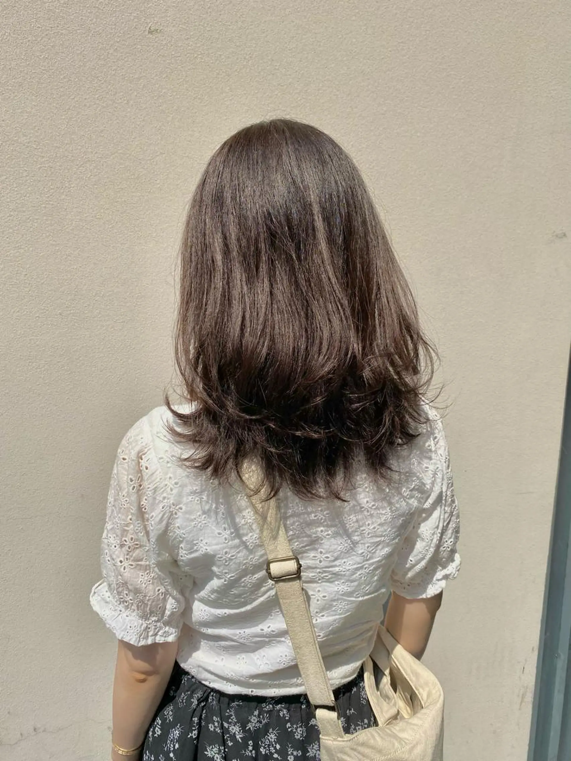 ミディアム カラー ベージュカラー くびれヘア 外ハネヘア カット ヘアカラー トリートメント ボブ/縮毛矯正/ レイヤー/塚田のヘアスタイル