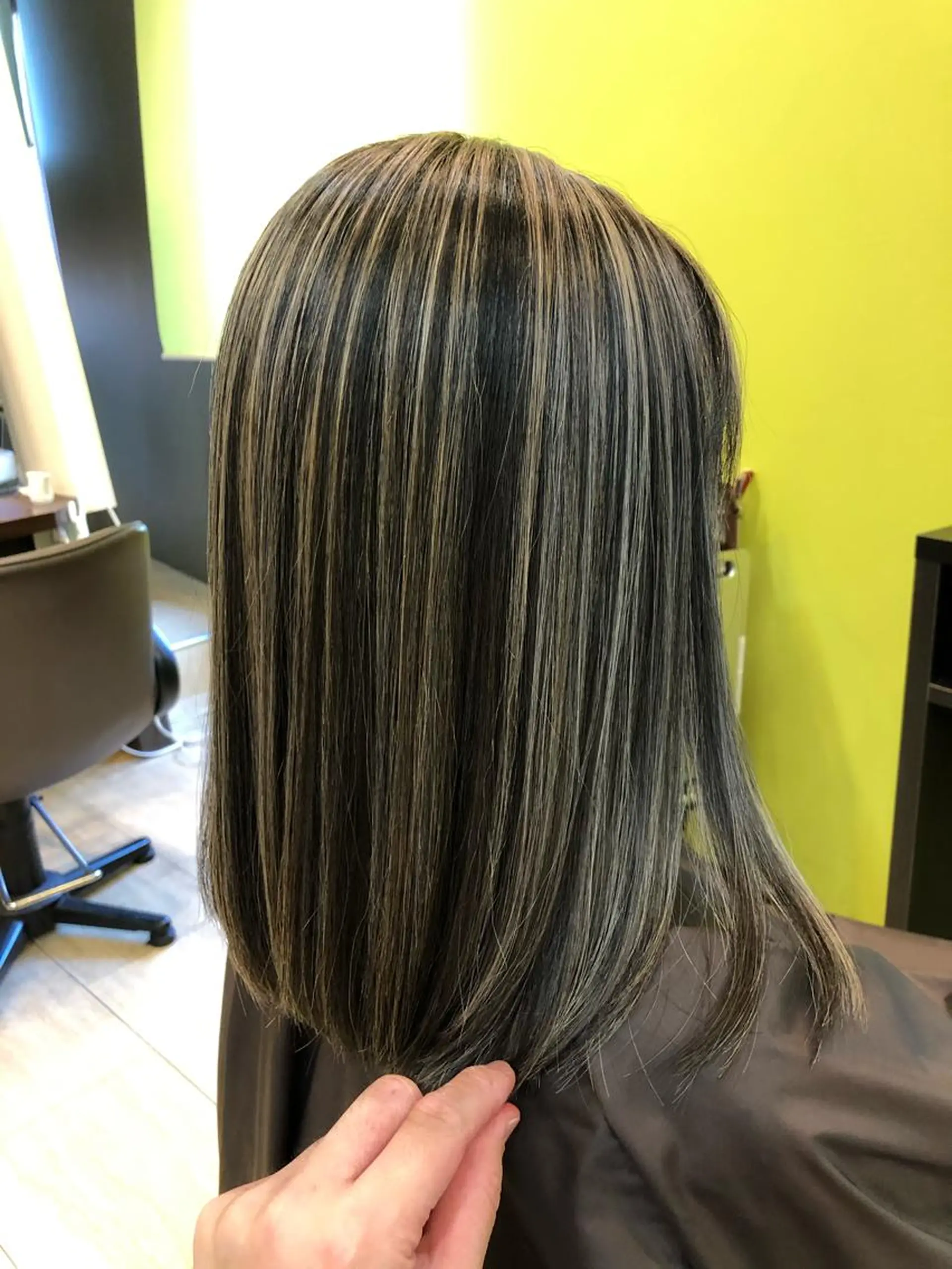 ミディアム ボブ 外国人風カラー ハイライト レイヤーカット ヘアカラー yasu ヤスのヘアスタイル