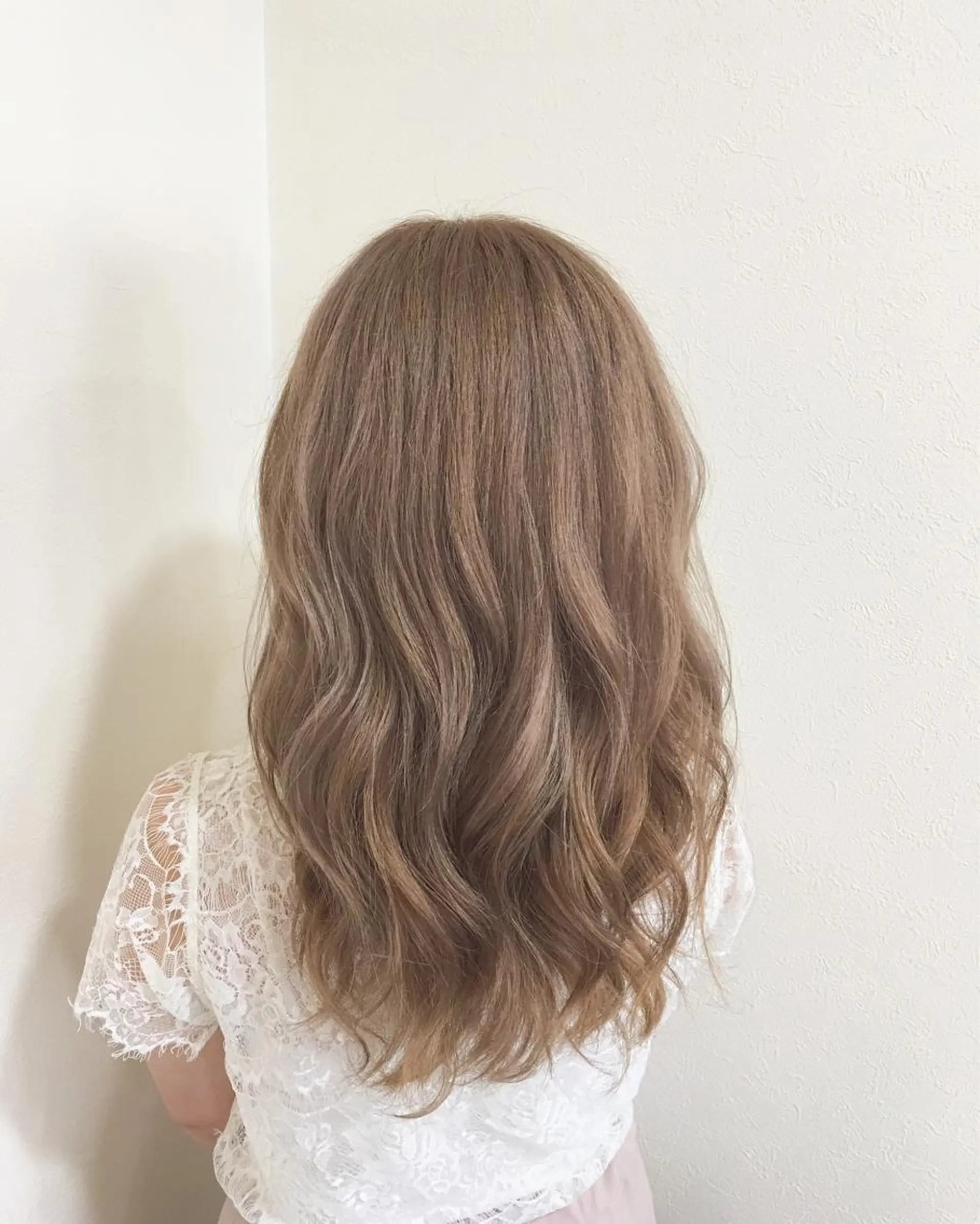 セミロング ヤマグチ ヒカルのヘアスタイル