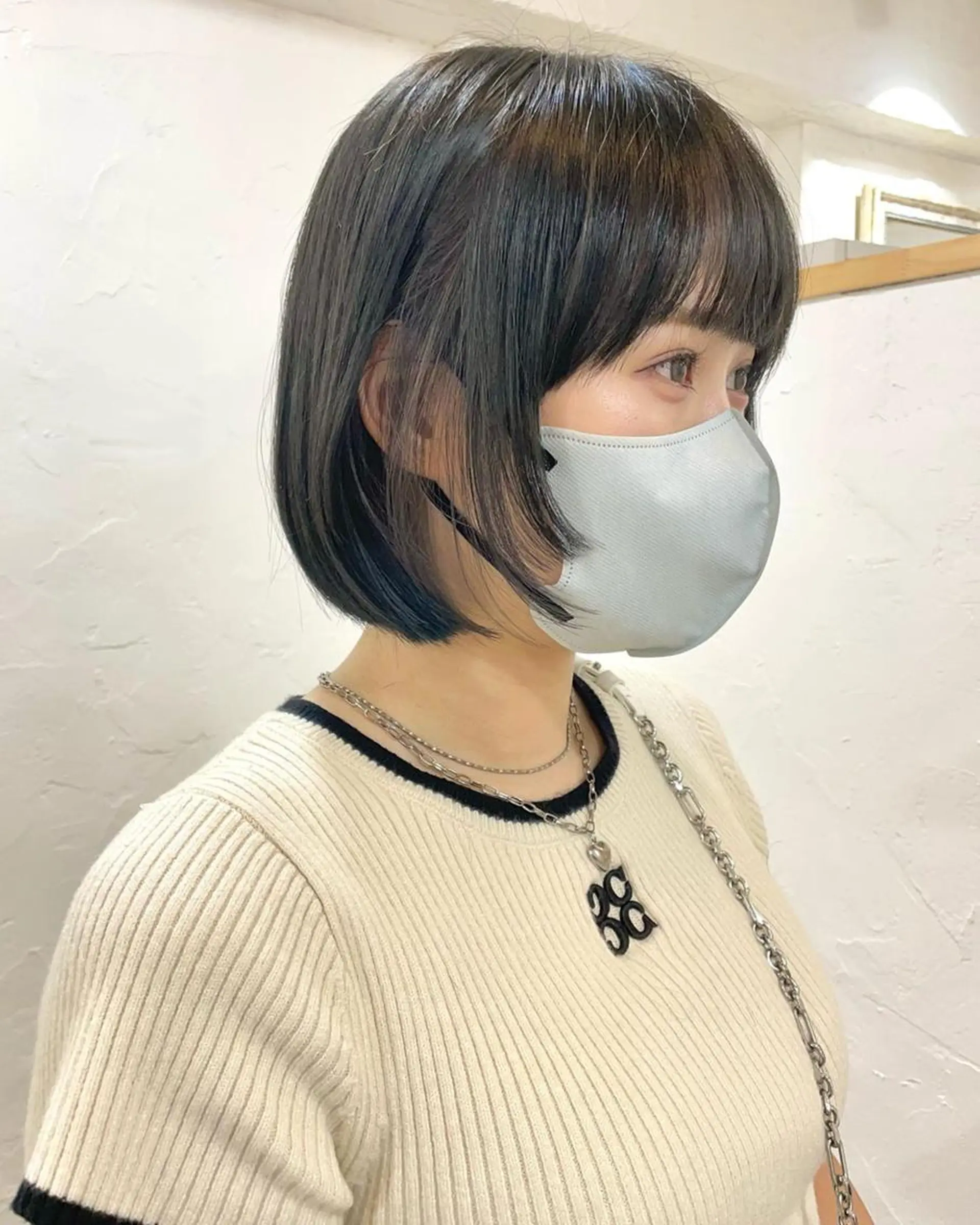 ショート カラー パーマ 切りっぱなしボブ 前下がりボブ ショートボブ 黒髪 ブルーカラー 銀座No.1髪質改善 縮毛矯正/本木のヘアスタイル