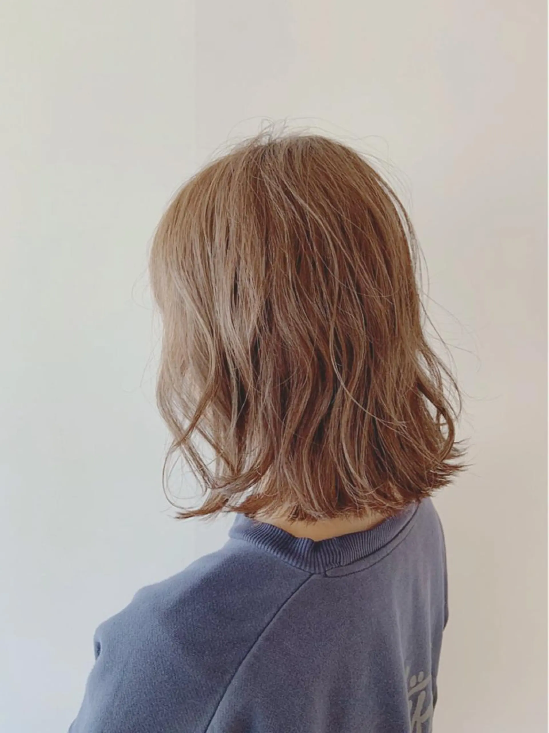 ショート カラー ベージュカラー ミルクティーベージュ 小酒井 智洋のヘアスタイル