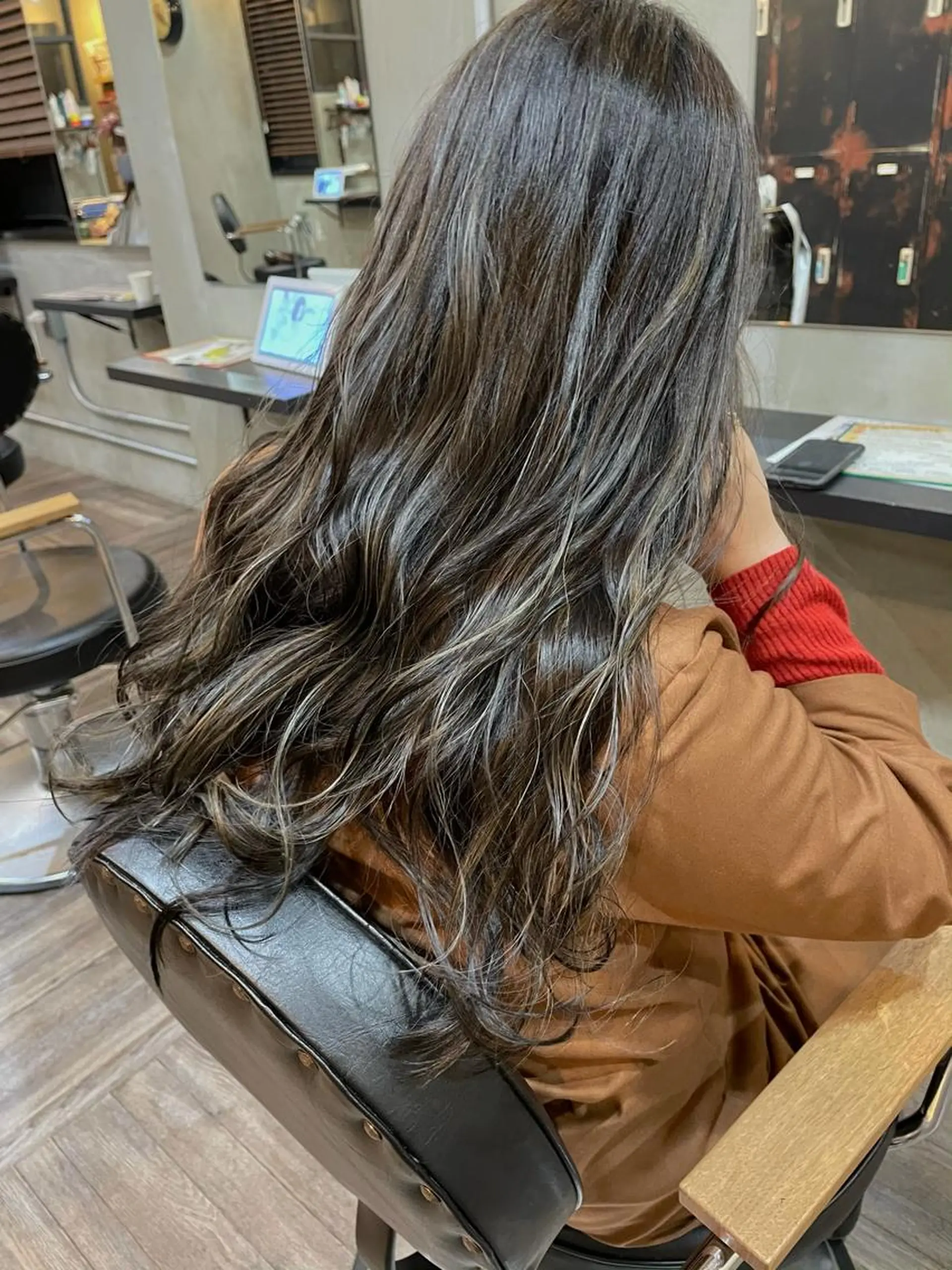 ロング ハイライト カット ヘアカラー トリートメント La fith hair shine所属・La fith 店長 城谷颯人のヘアスタイル