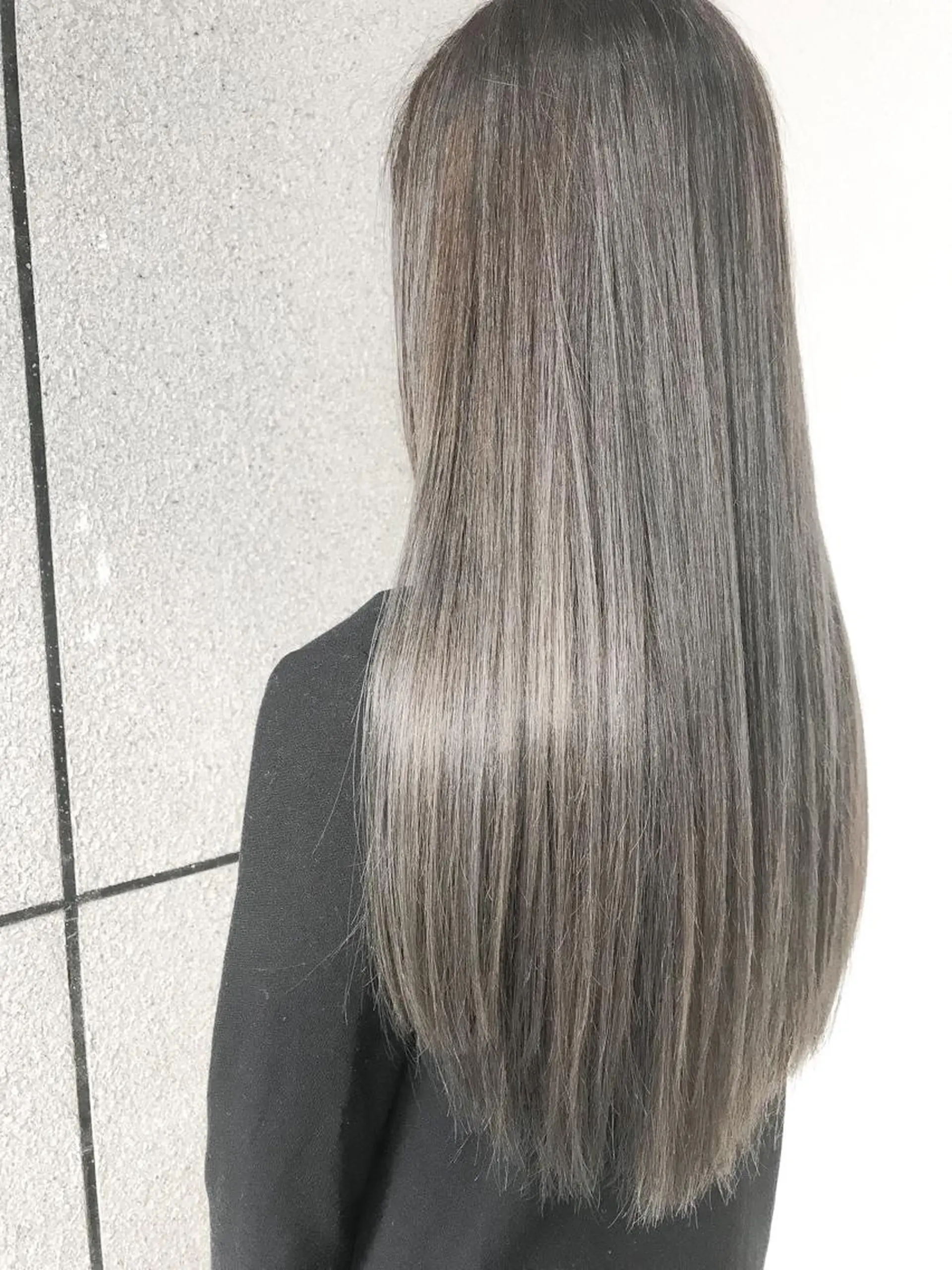 ロング カラー グレージュ シルバー シルバーグレージュ ヘアカラー BOX mico.のヘアスタイル