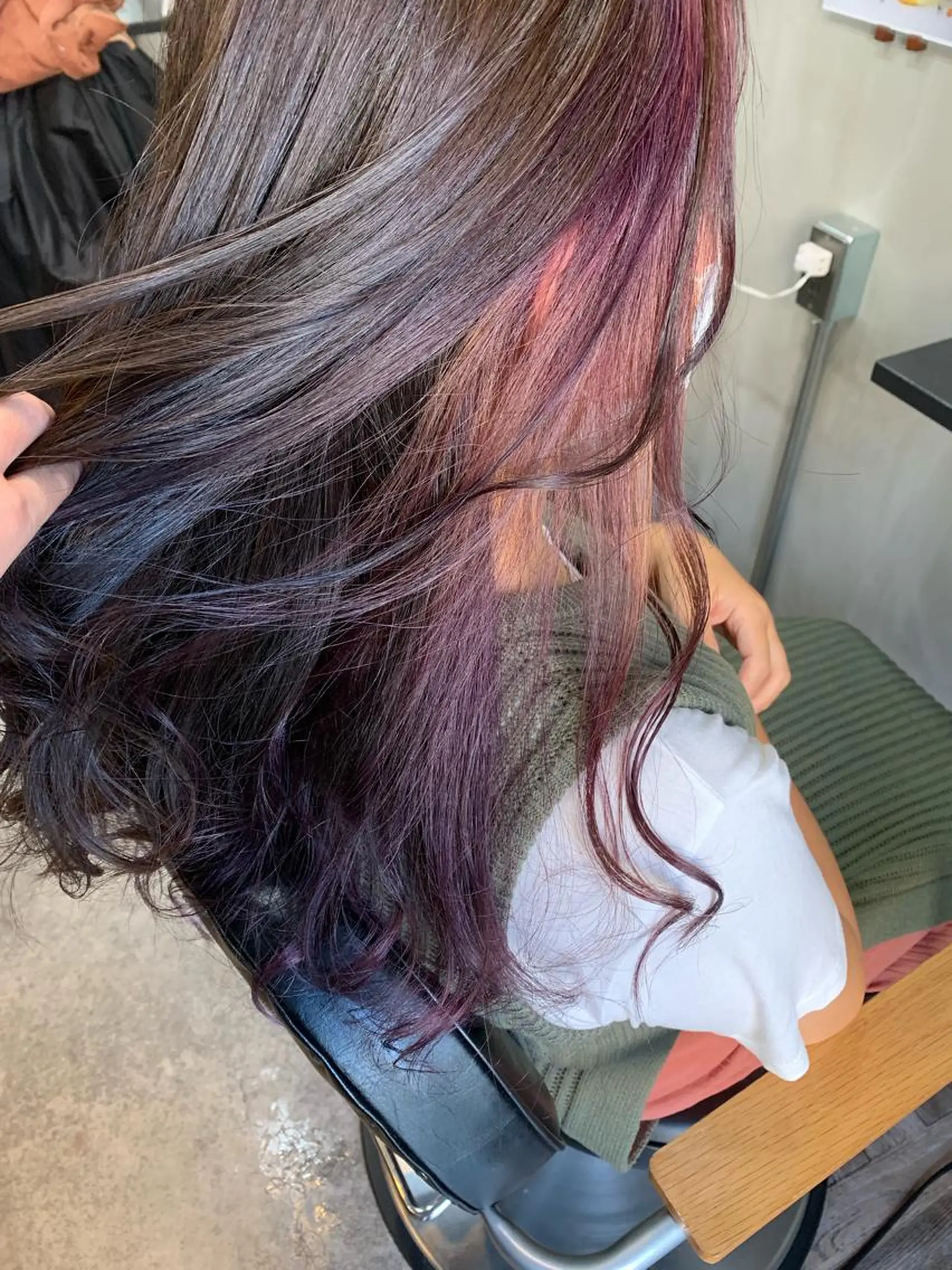 ロング パープルカラー カット ヘアカラー トリートメント 山本 みきのヘアスタイル