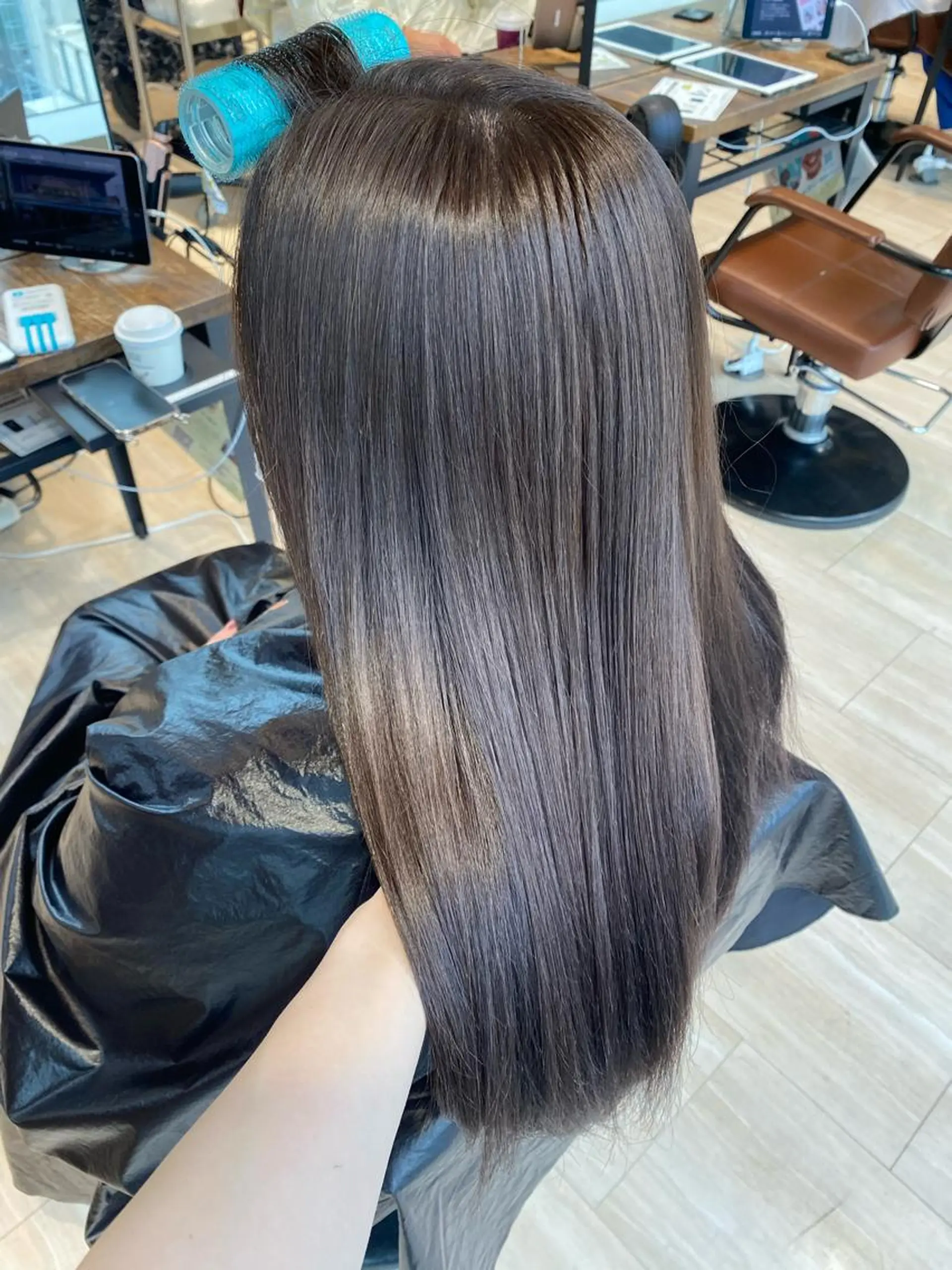 ロング カラー 透明感カラー グレージュ イルミナカラー カット ヘアカラー トリートメント 🍼顔周りカット/ レイヤー/小川華奈のヘアスタイル