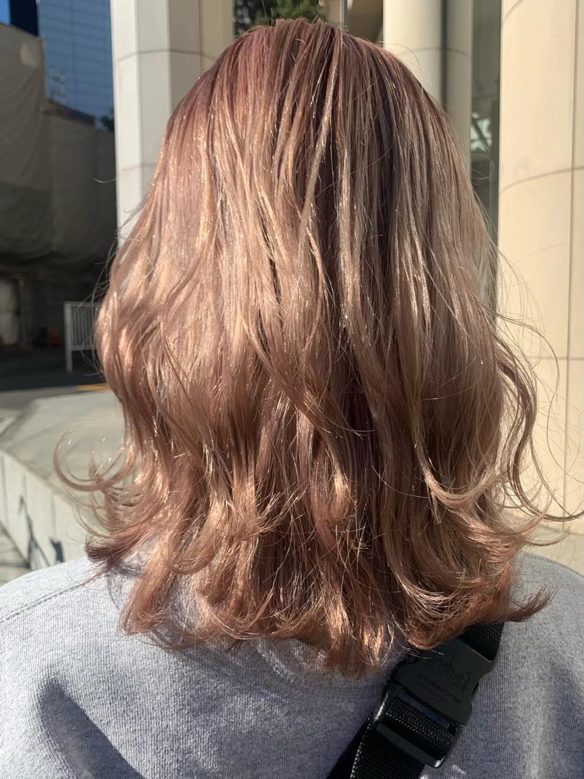 セミロング カラー ベージュカラー ブリーチ ケアブリーチ ミルクティーベージュ ヘアカラー トリートメント ブリーチ＆カラーが 得意☀️望月宣雄☀️のヘアスタイル