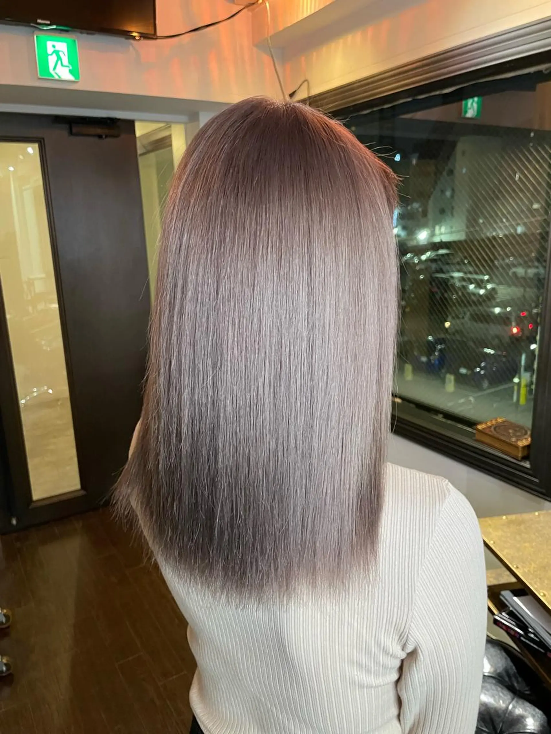 ミディアム カラー アッシュ バレイヤージュ ベージュカラー ブリーチ グラデーションカラー 安田和洋 ブリーチカラー特化のヘアスタイル