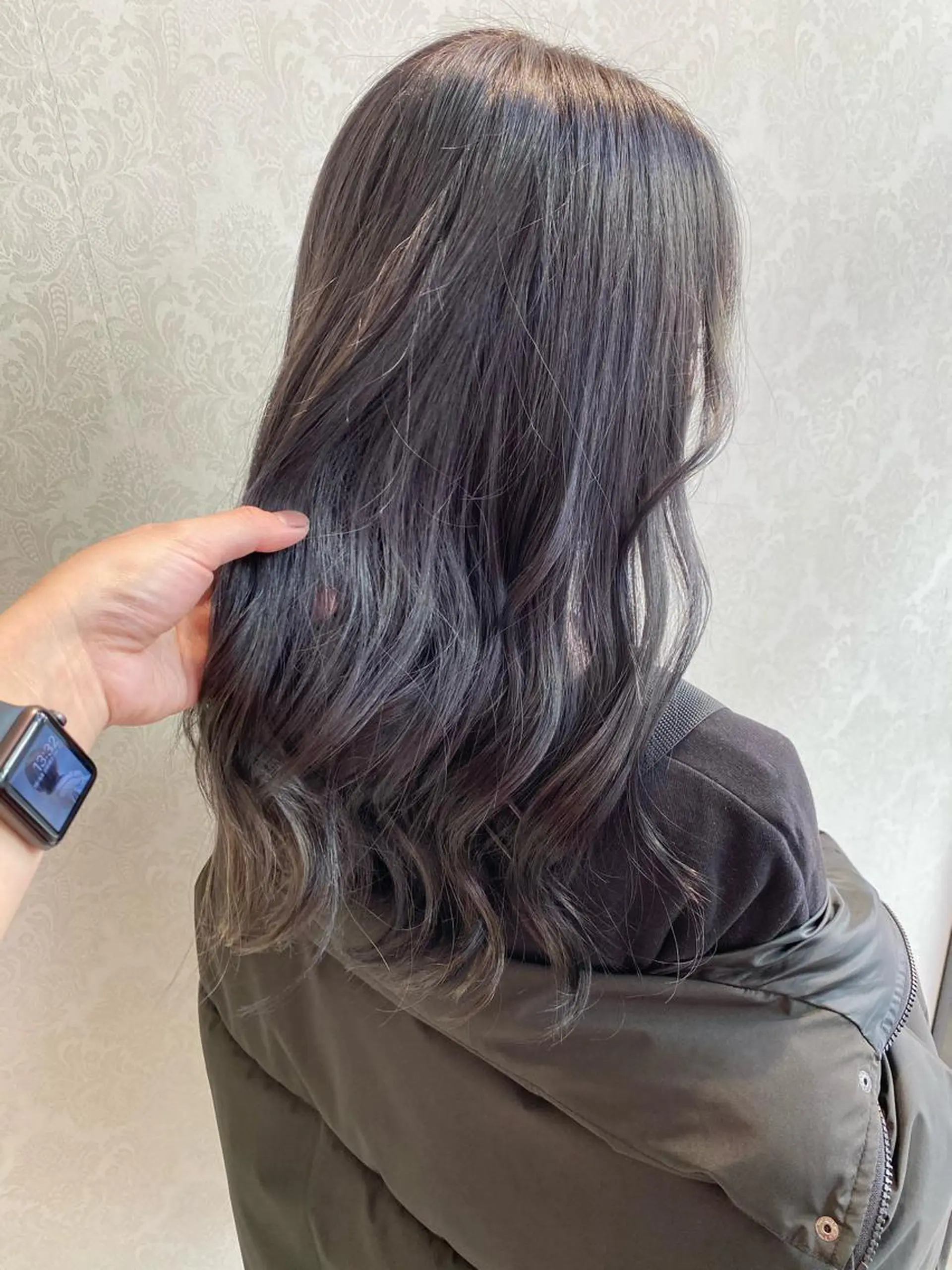 ロング カラー 透明感カラー グレージュ ヘアカラー デザインカラー✨新倉 佑奈のヘアスタイル