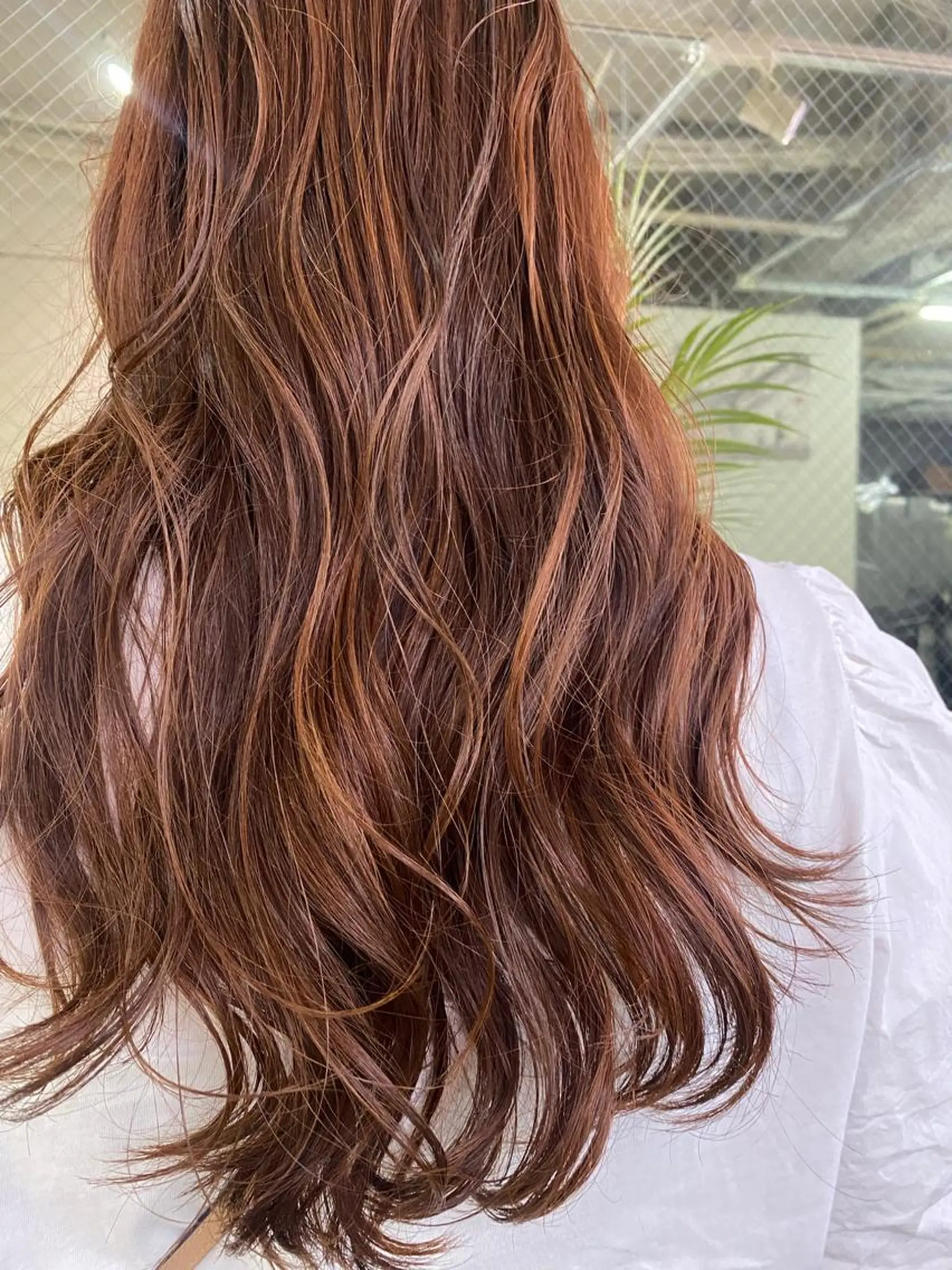 ロング ヘアカラー ハイトーン&髪質改善 &韓国エクステ🤎のヘアスタイル