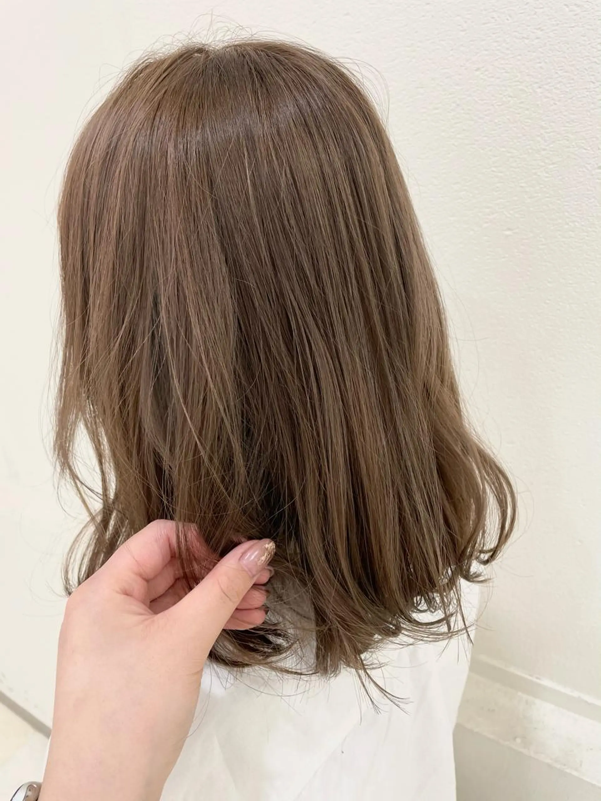 ミディアム アッシュ カット ヘアカラー ブリーチなしWカラー ヘアセット菜希のヘアスタイル