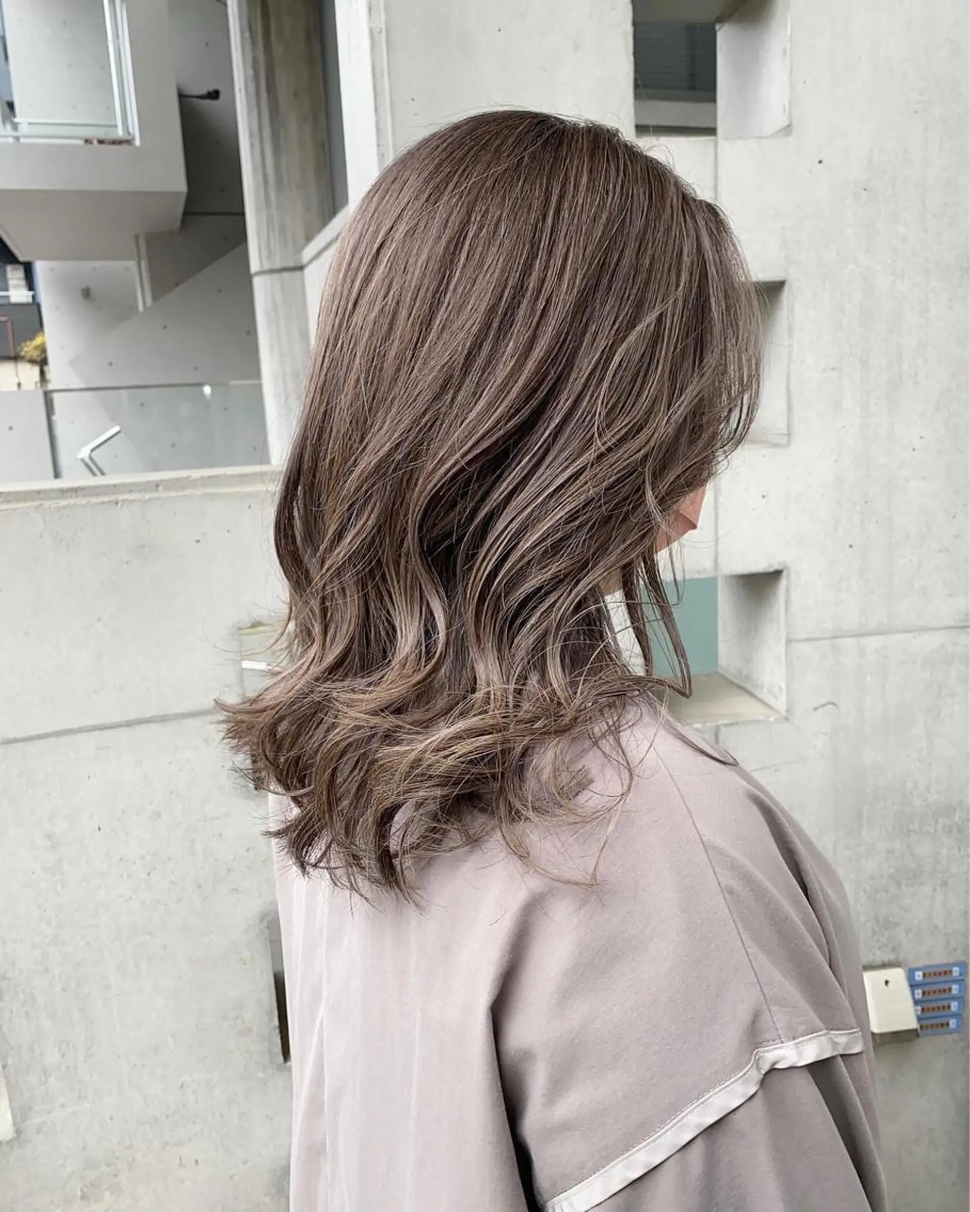 セミロング カラー 海外風カーテンバング Mao広尾美容室のヘアスタイル