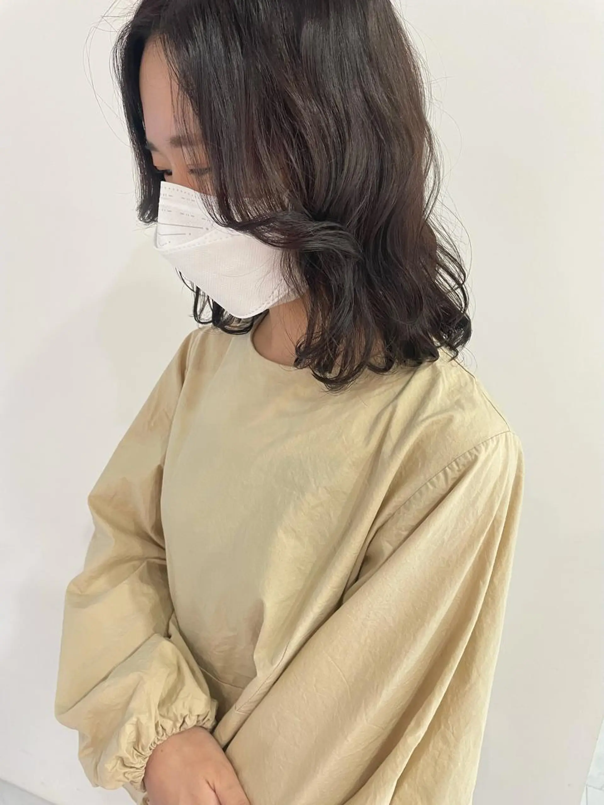 ミディアム カラー パーマ 岩田 萌那のヘアスタイル