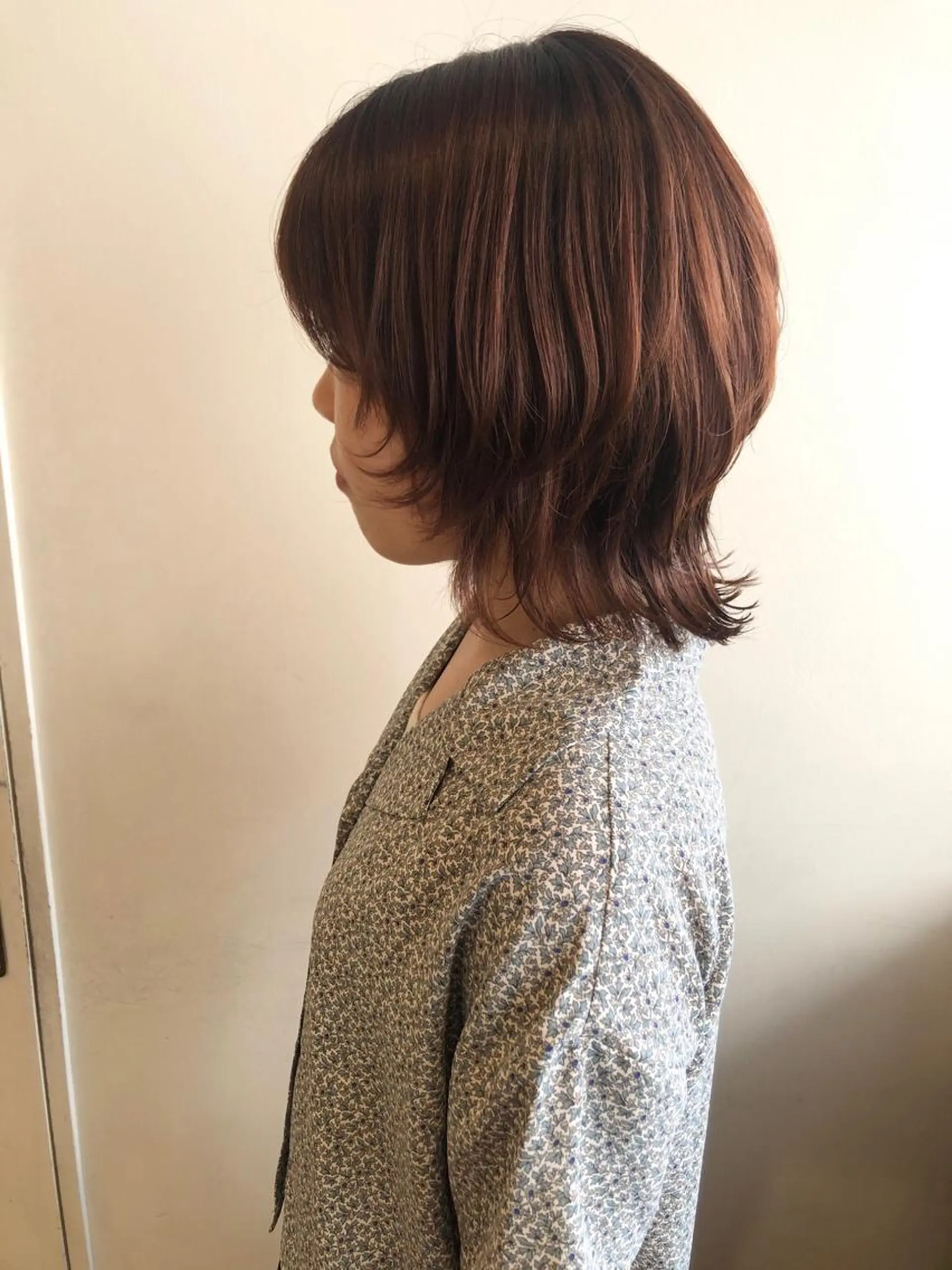ミディアム カラー カット ヘアカラー トリートメント MIOベージュカラー 柔らかいカラーのヘアスタイル