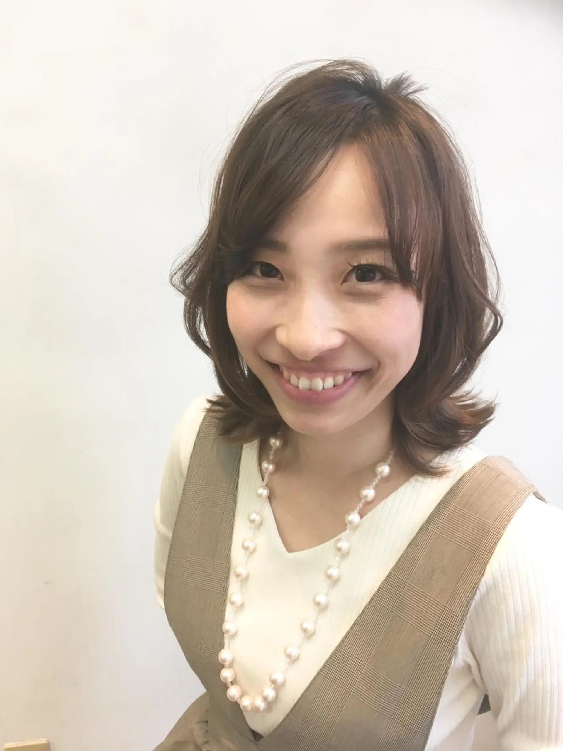 ミディアム カラー パーマ 外ハネヘア 田中 奈布のヘアスタイル