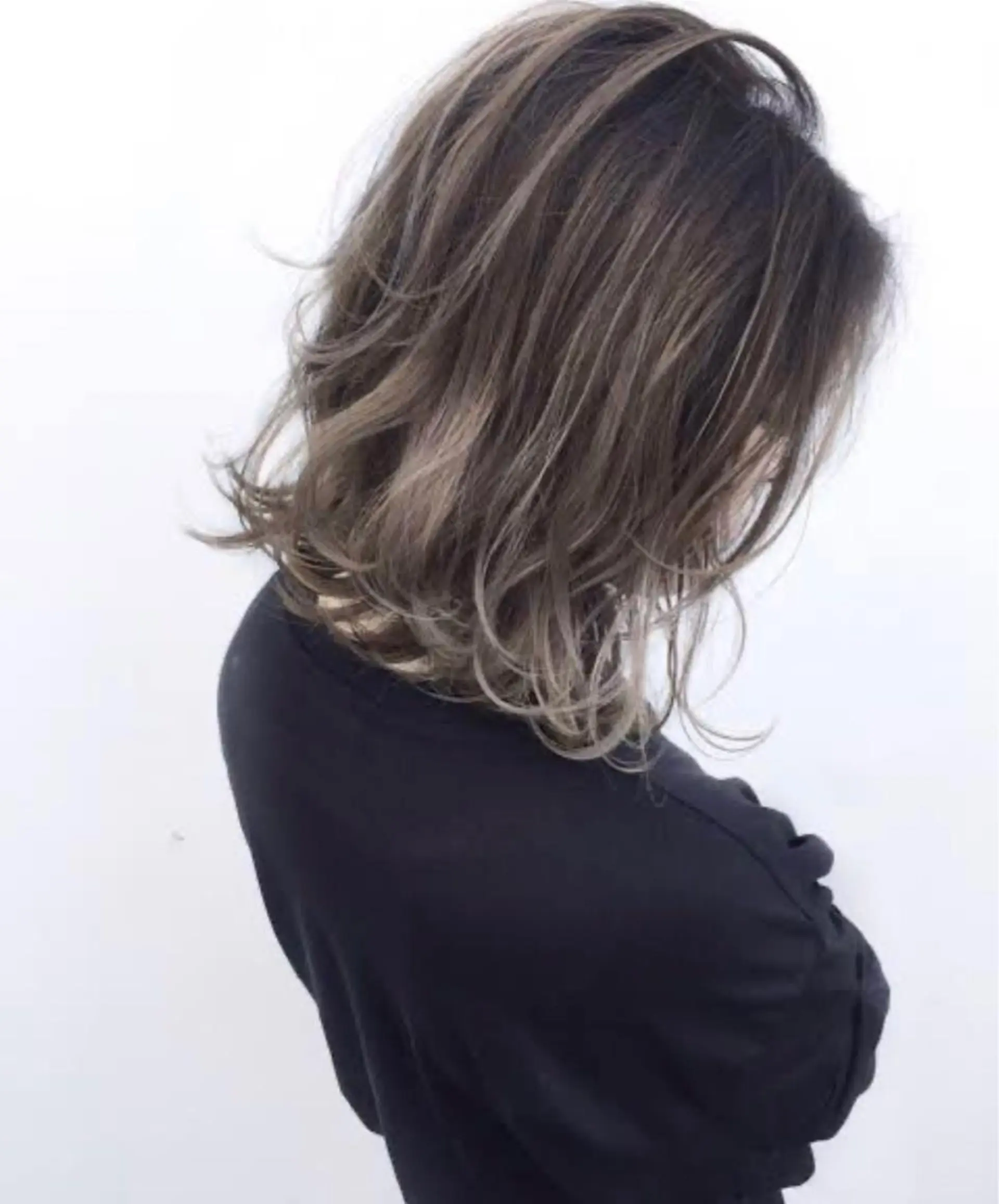 ミディアム カラー 小笠原 愛美のヘアスタイル