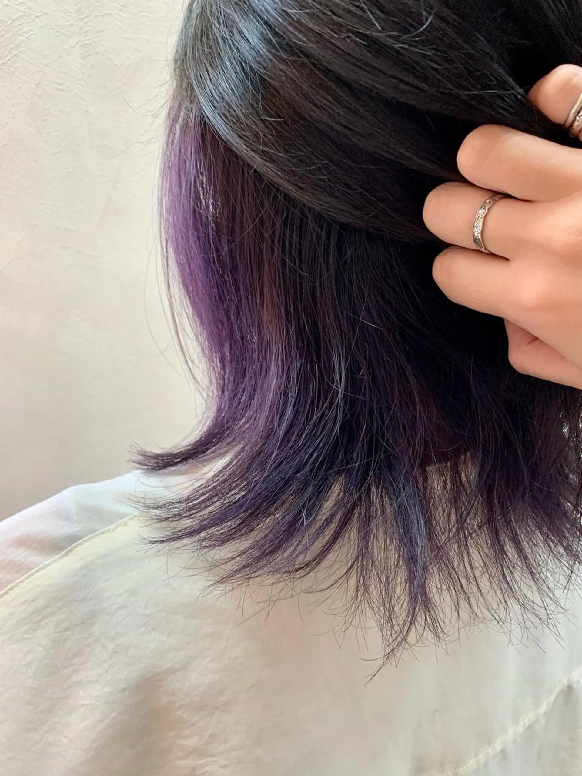 ミディアム カラー パープルカラー カット ヘアカラー トリートメント 加藤 遥花のヘアスタイル