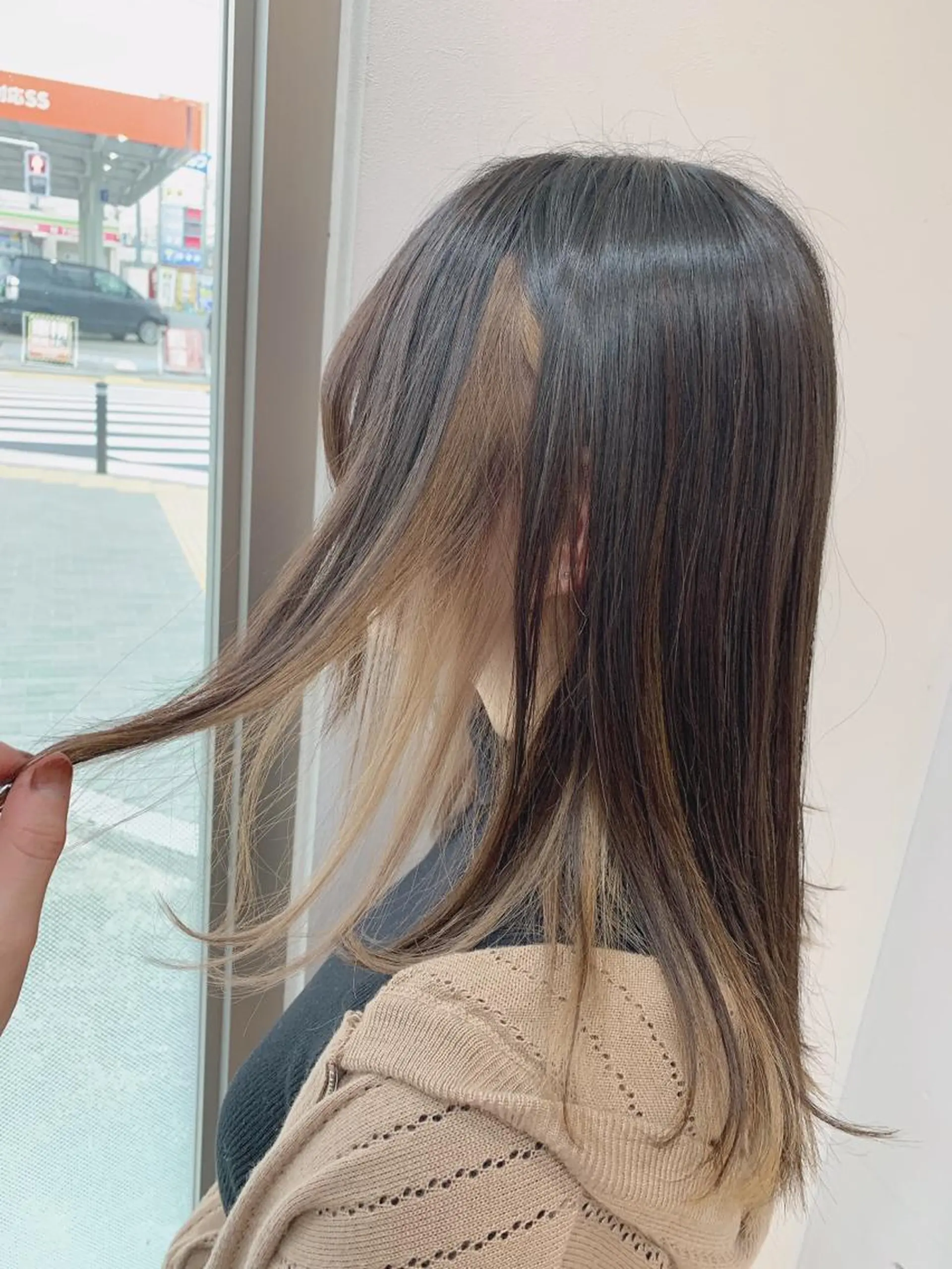 セミロング カラー 白髪ぼかしハイライト 柳川拓哉のヘアスタイル