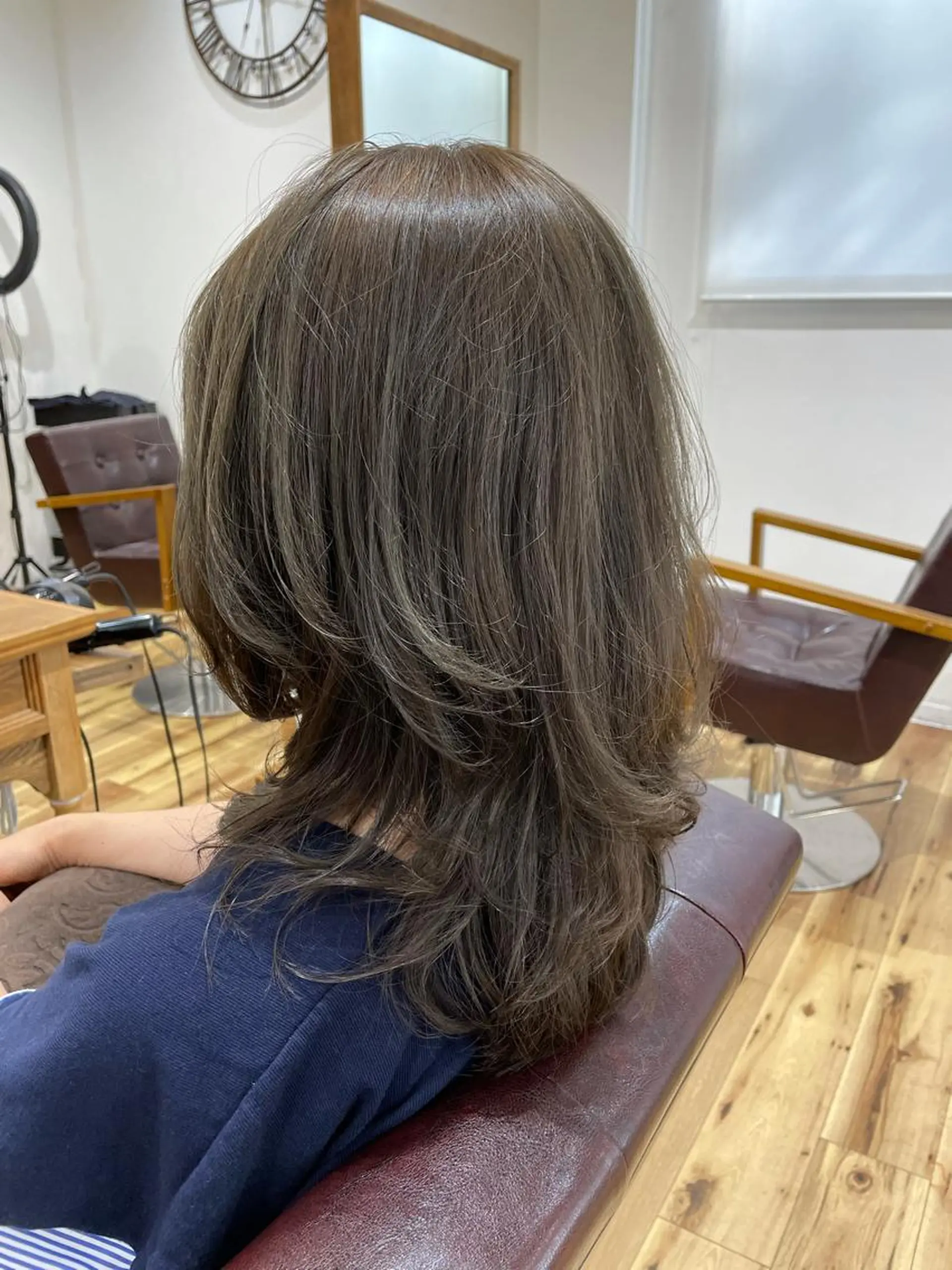 ミディアム アッシュ YASUHIRO グレージュ/メンズのヘアスタイル