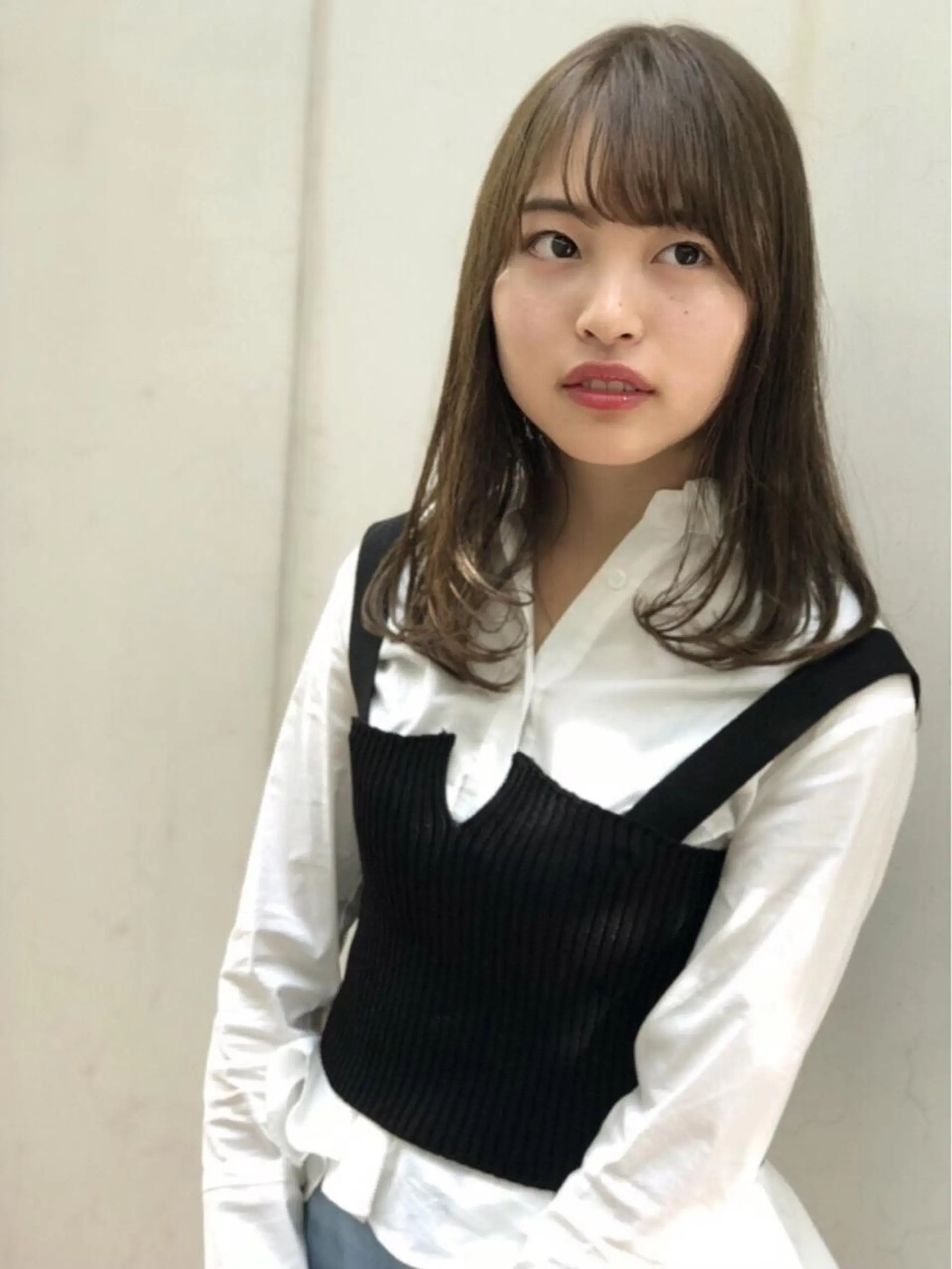 セミロング カラー グレージュ ヘアカラー トリートメント 及川 祐輔のヘアスタイル