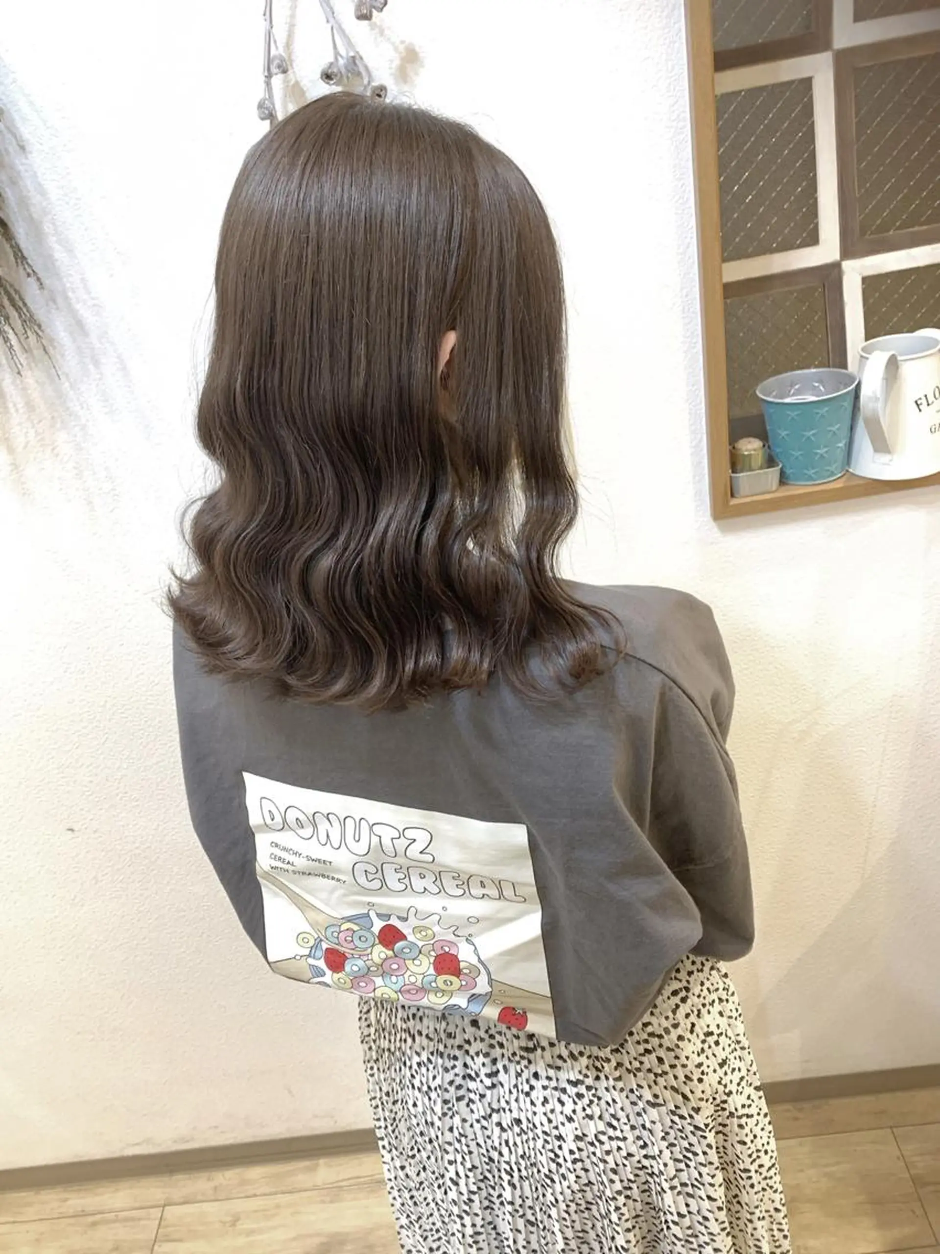 セミロング カラー ショートボブ アッシュ ハイライトカラー インナーカラー ラベンダーカラー トレンドパーマ 加藤菜月のヘアスタイル