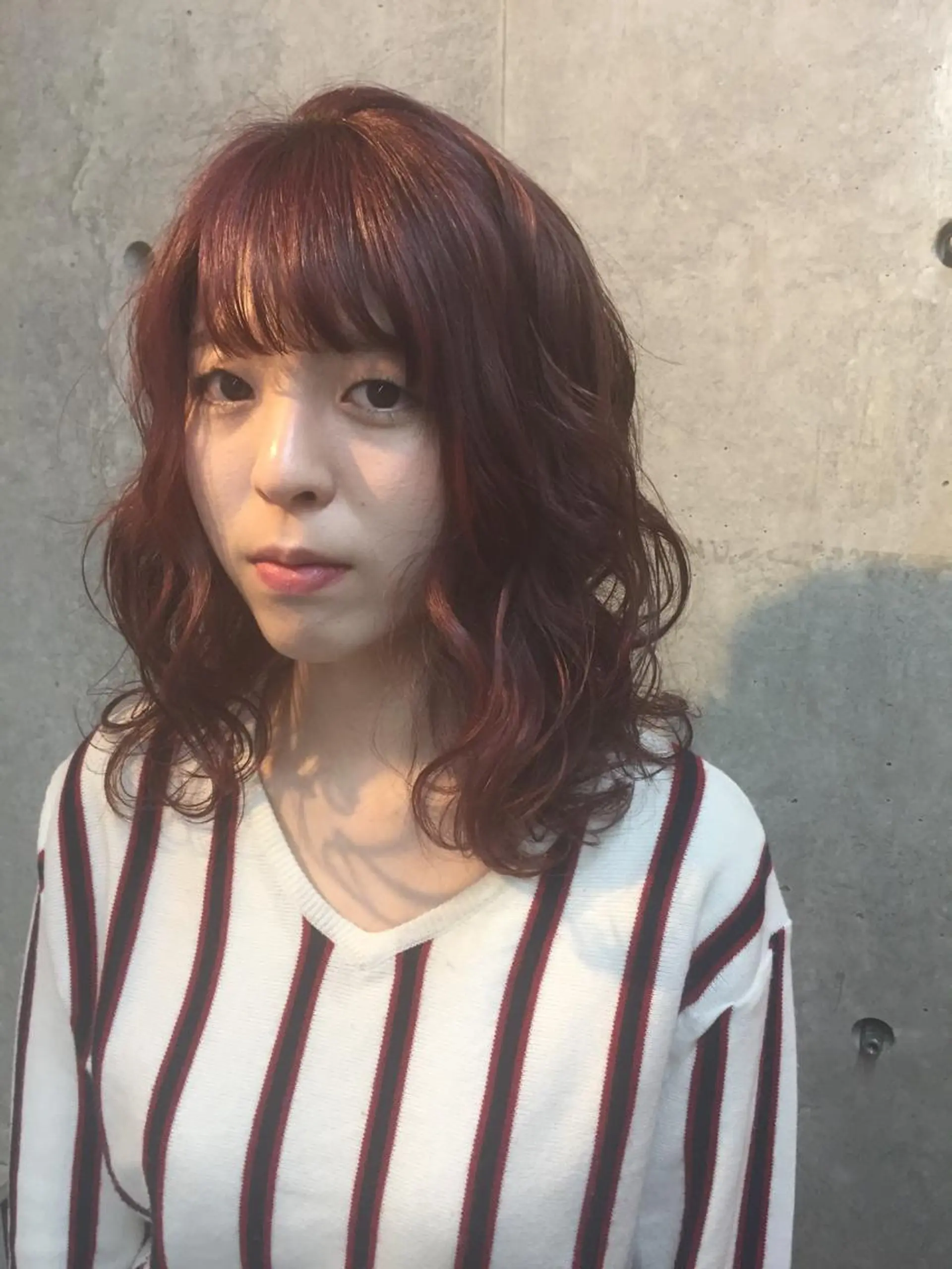 ミディアム カラー ローズカラー 及川 光のヘアスタイル