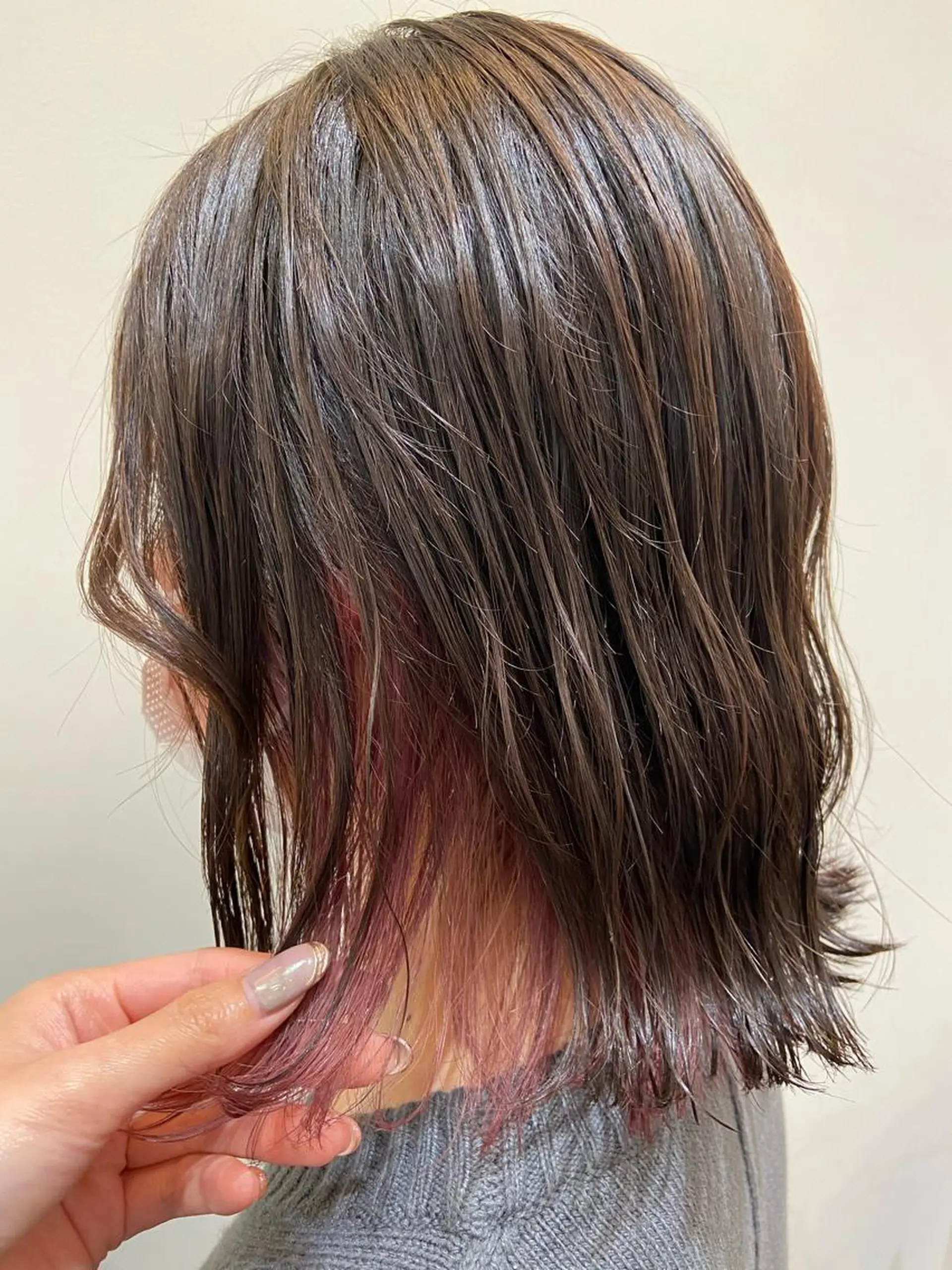 ミディアム カラー インナーカラー ピンクカラー ヘアカラー Amour なぐらのヘアスタイル